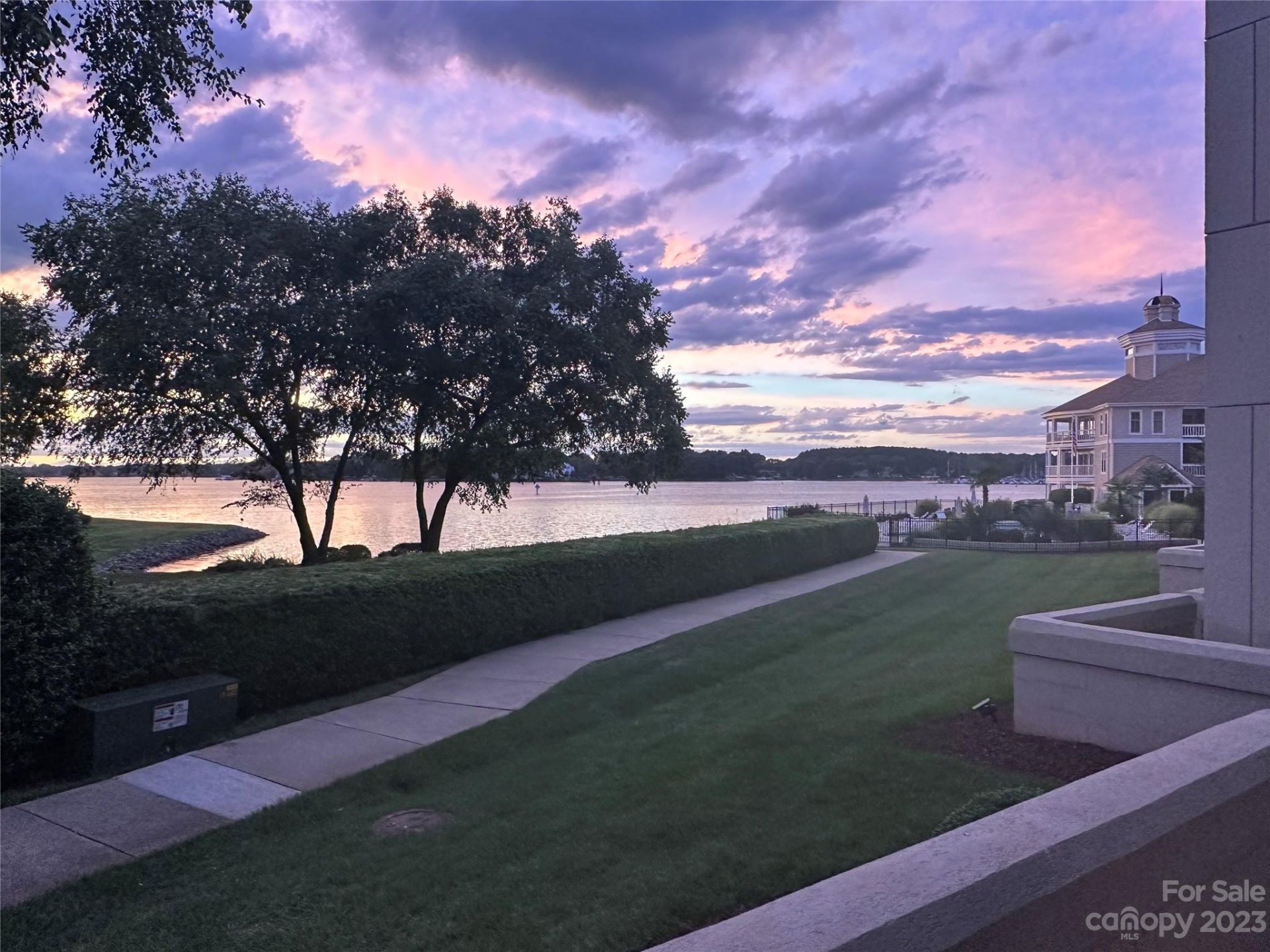 18561 Vineyard Point Lane