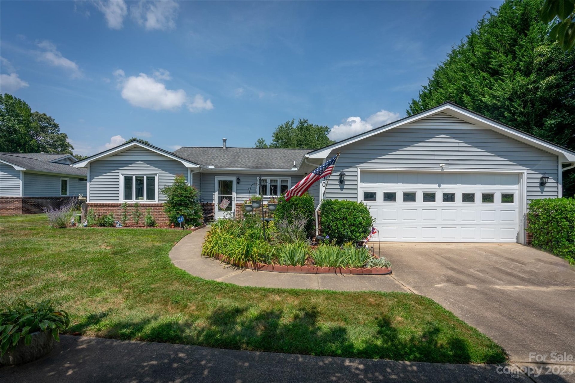 Property image 1 at 30 Doanbury Court, Hendersonville, NC 28792