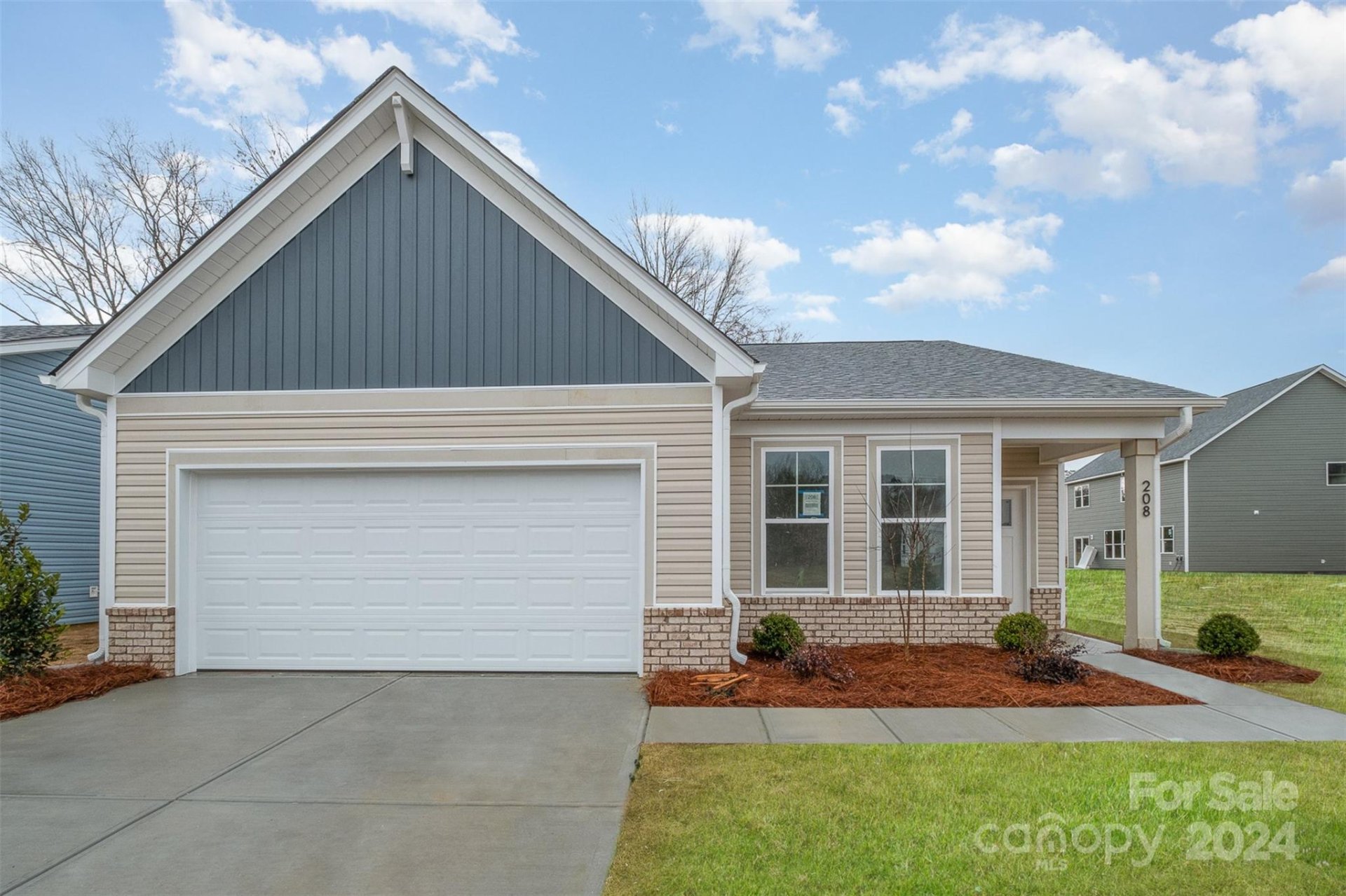 Property image 1 at 208 Surrey Oak Lane, Charlotte, NC 28216