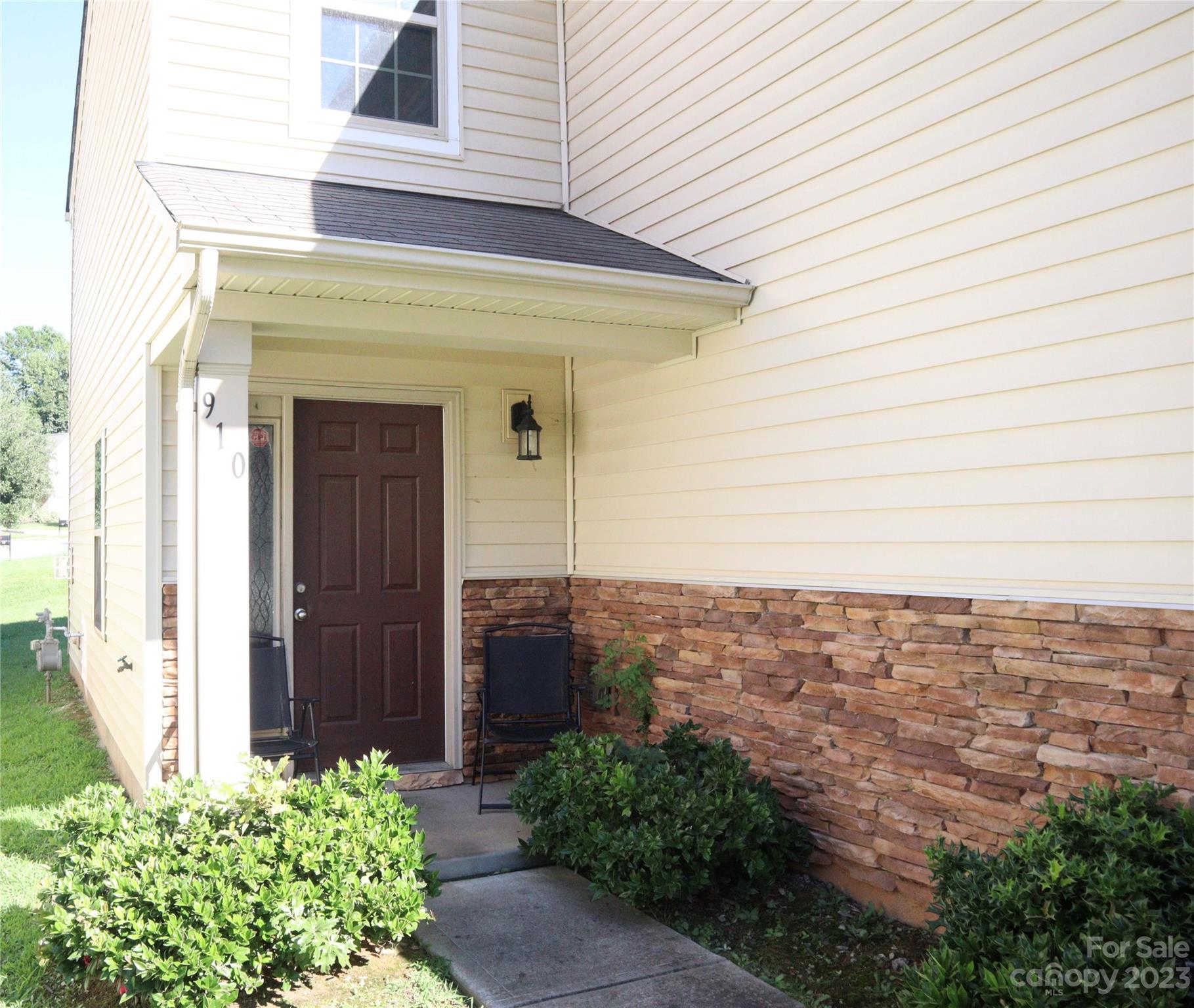 Property image 1 at 910 Rook Road, Charlotte, NC 28216