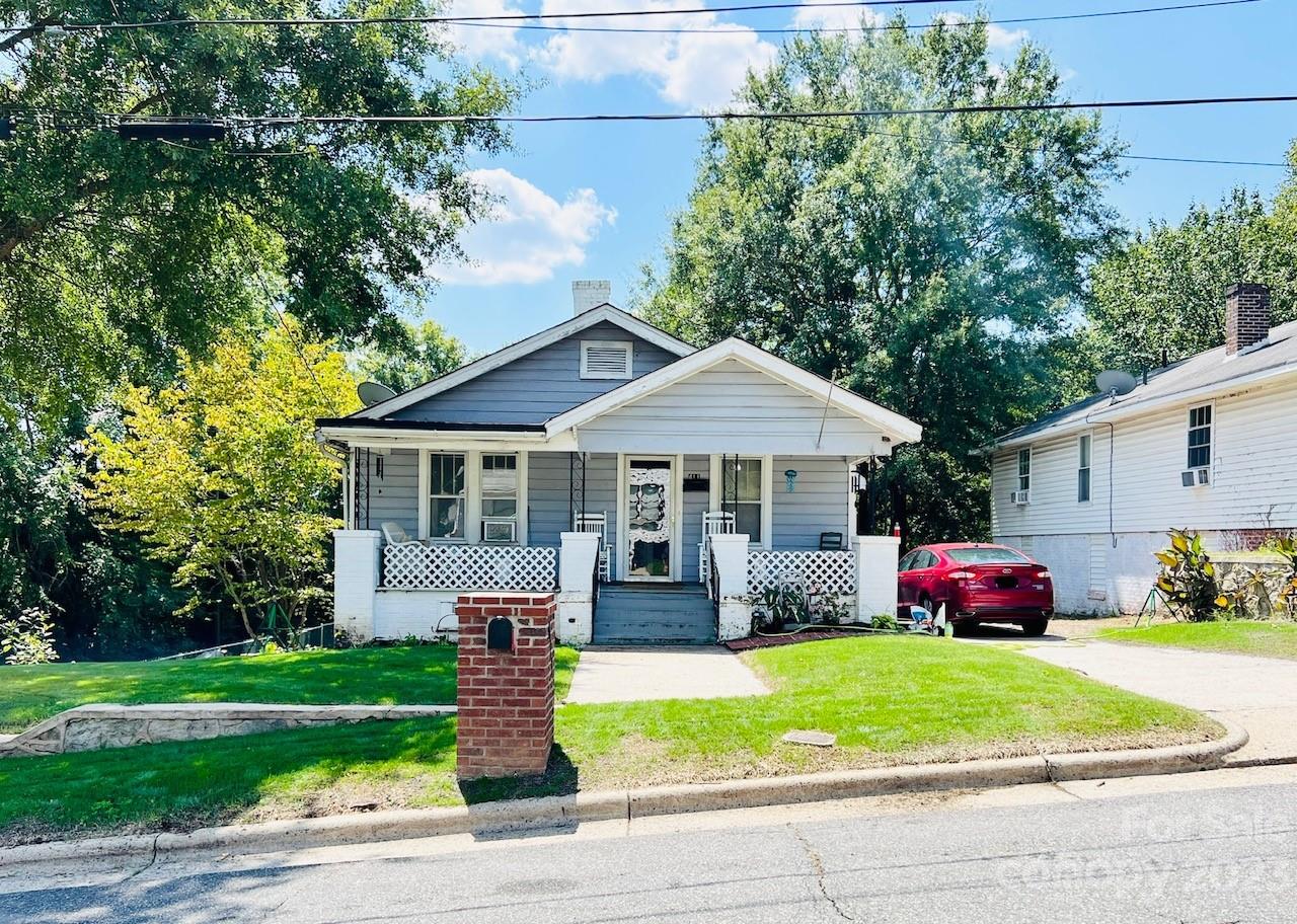 Property image 1 at 411 E Walnut Avenue, Gastonia, NC 28054