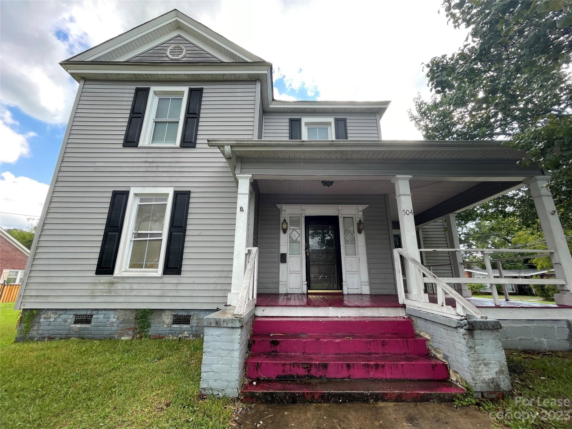 504 E Black Street