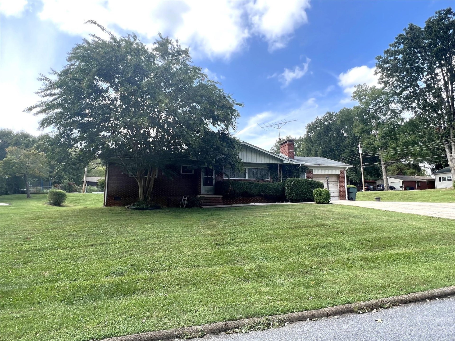 Property image 1 at 1415 9th Avenue, Conover, NC 28613