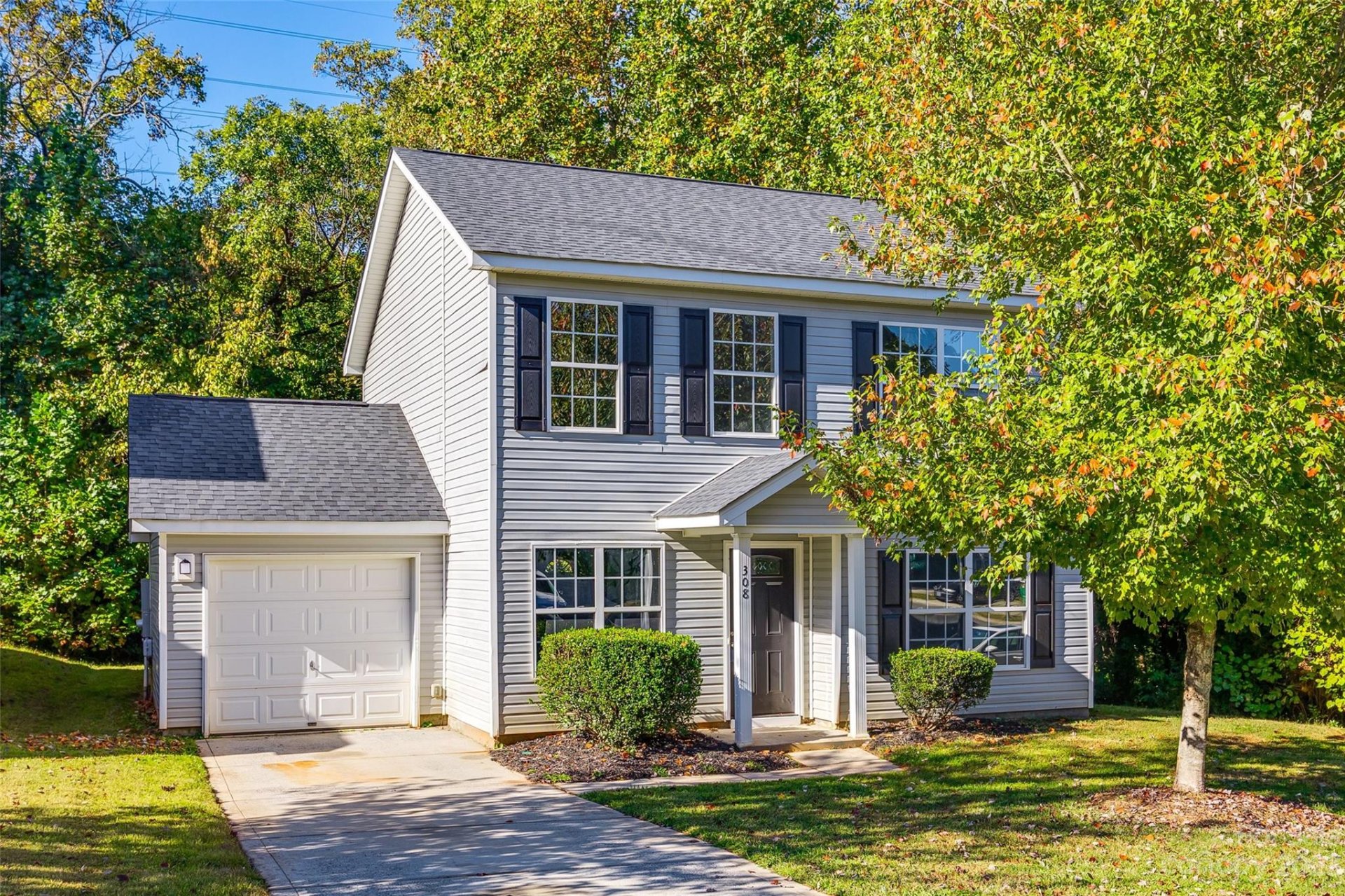 Property image 1 at 308 Peachtree Road, Charlotte, NC 28216
