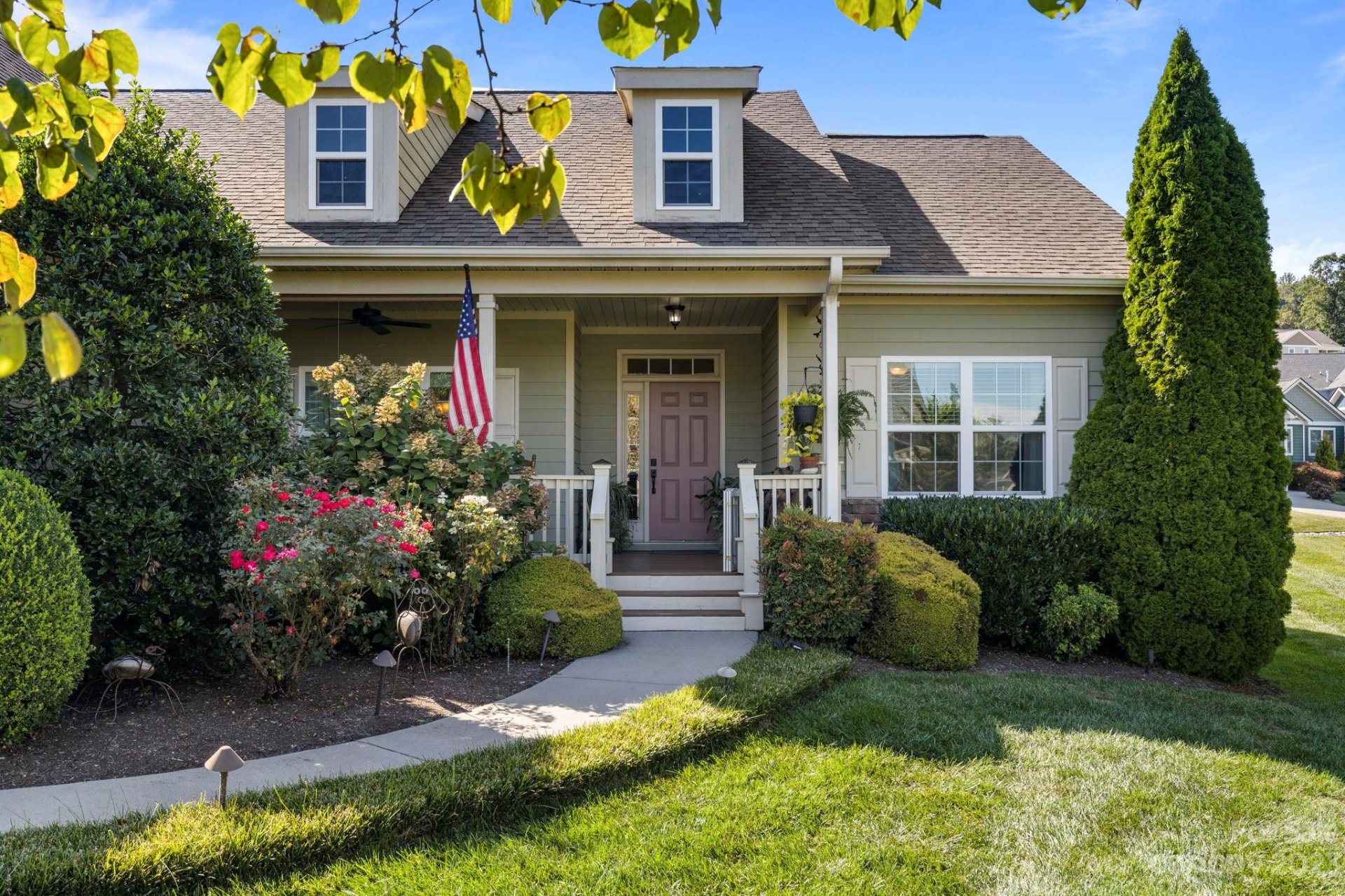 Property image 1 at 10 N Anvil Avenue, Hendersonville, NC 28792