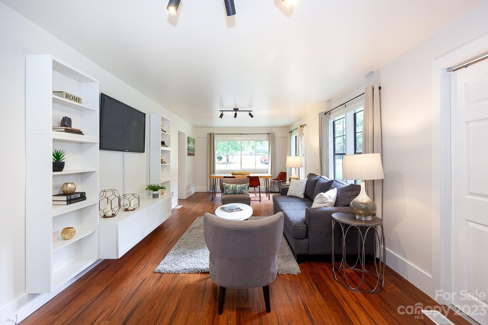 Echo Hills, Charlotte Community