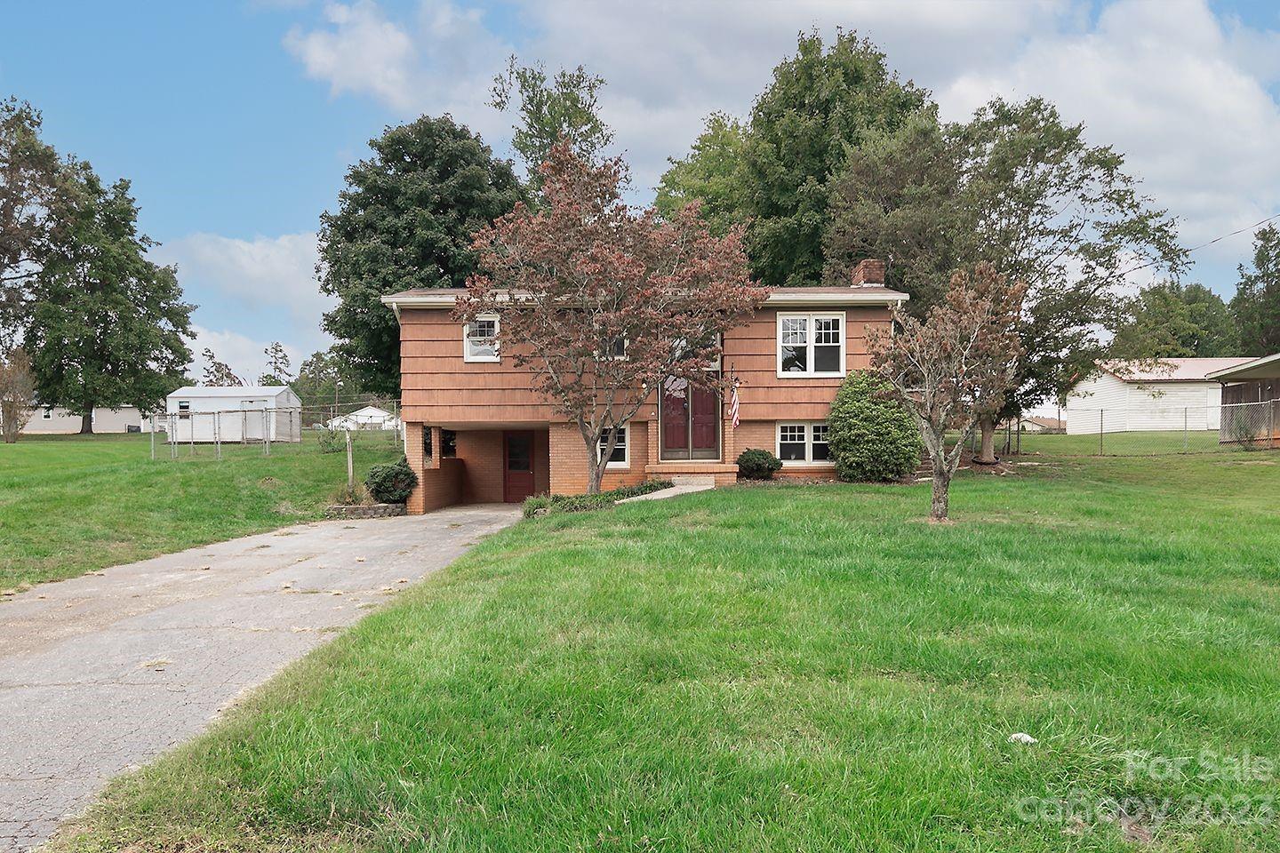 Property image 1 at 2738 25th Avenue, Hickory, NC 28601