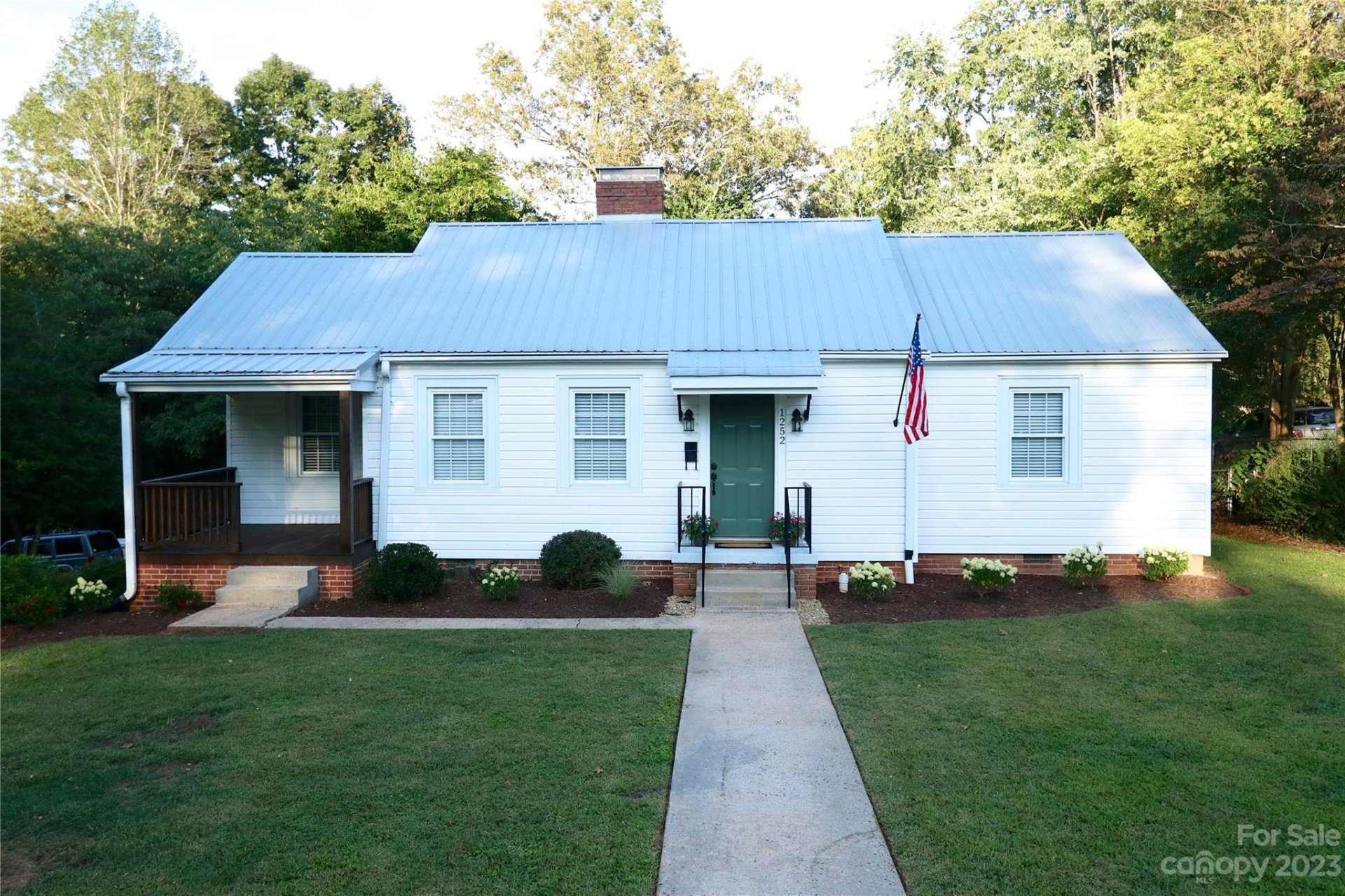 Property image 1 at 1252 11th Street, Hickory, NC 28601