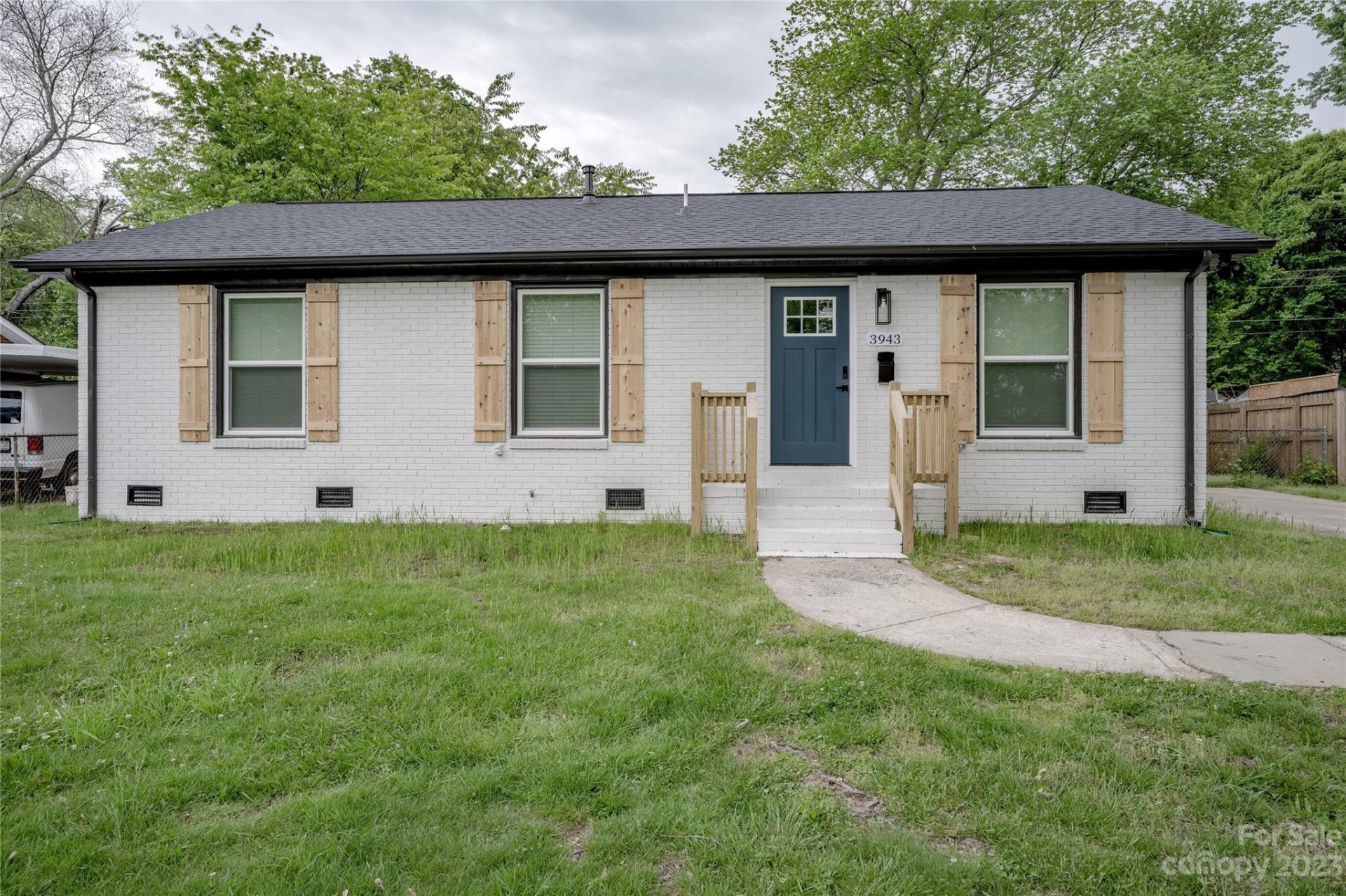 Property image 1 at 3943 Fieldcrest Road, Charlotte, NC 28217