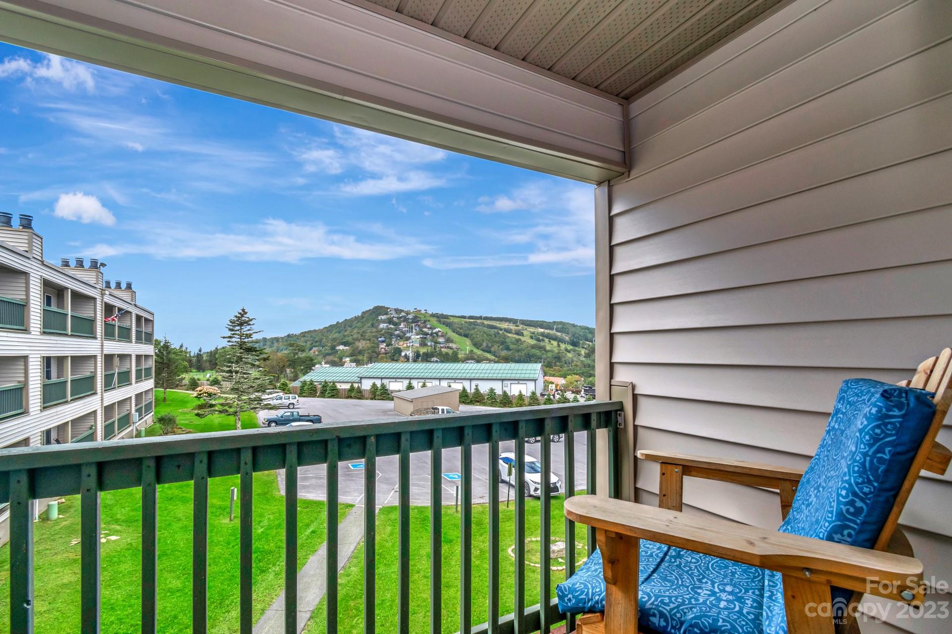 Property image 1 at 301 Pinnacle Inn Road, Beech Mountain, NC 28604