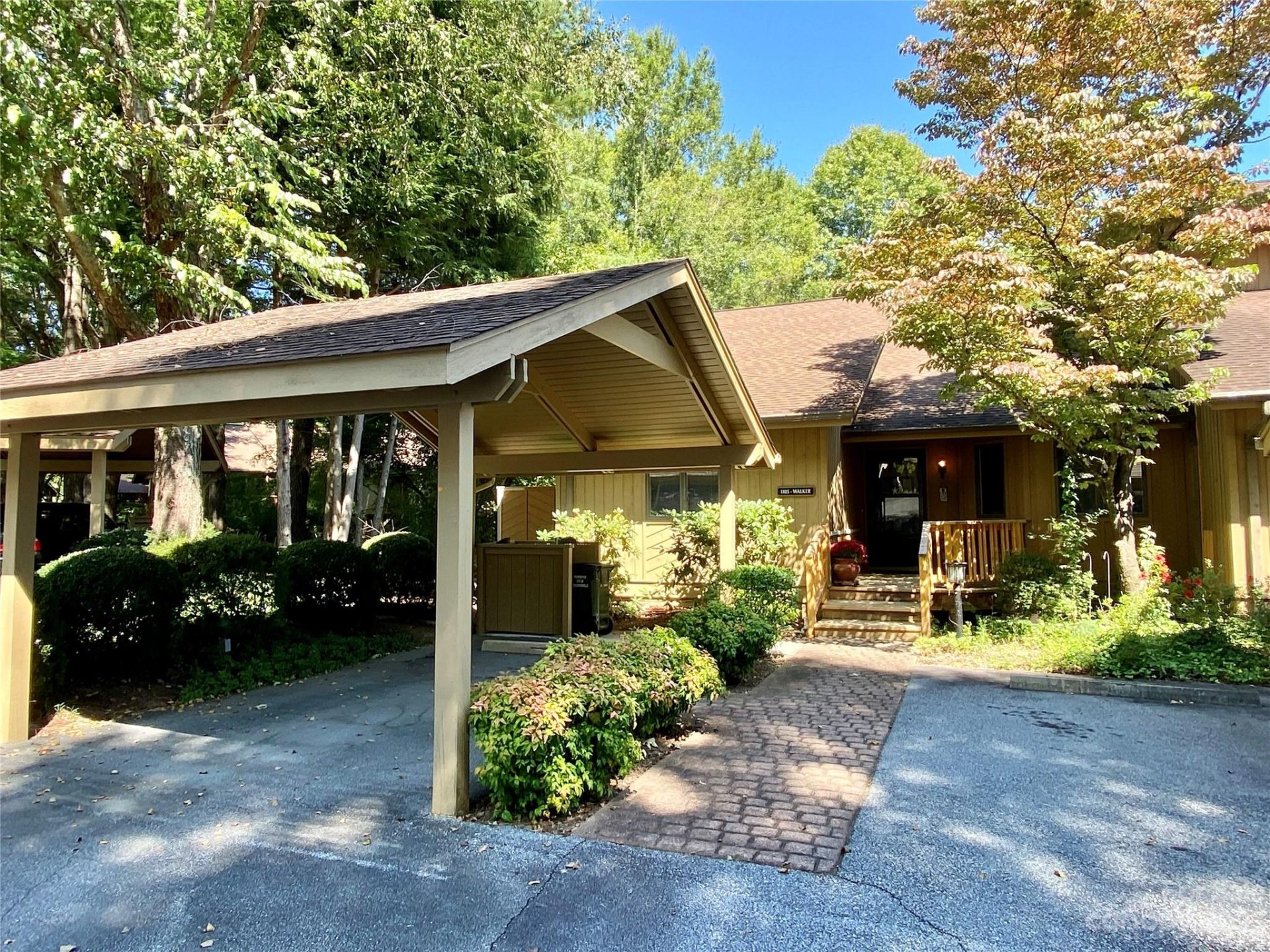 Property image 1 at 1105 Red Oak Drive, Hendersonville, NC 28791