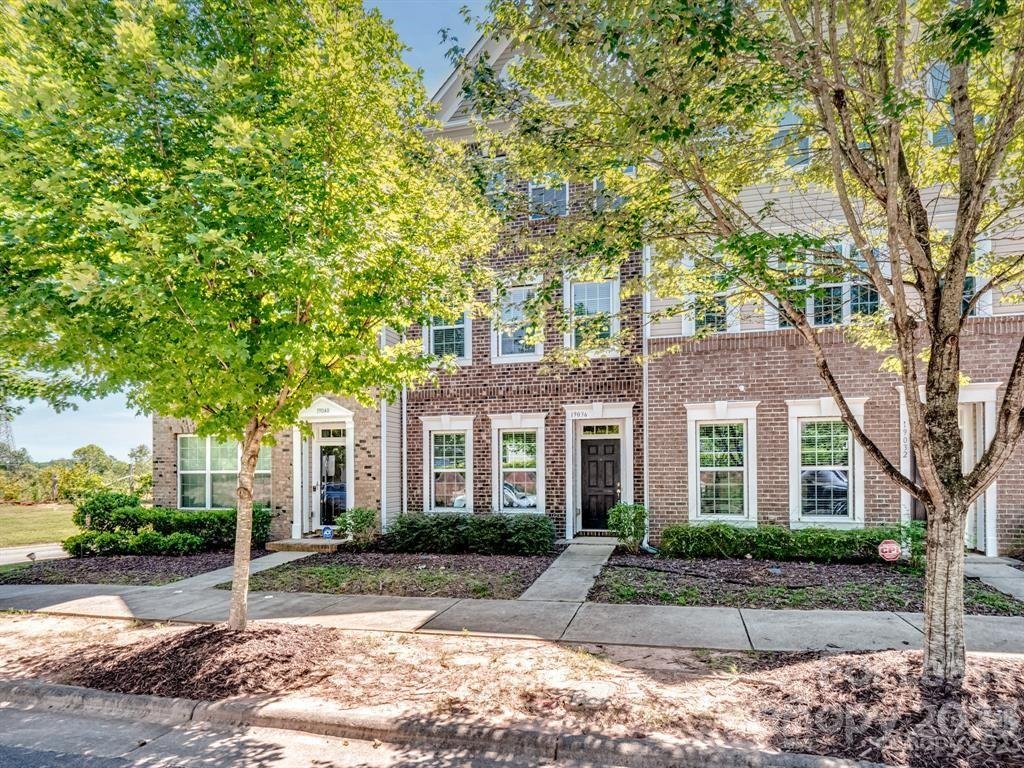 Property image 1 at 19036 Lake Breeze Drive, Cornelius, NC 28031