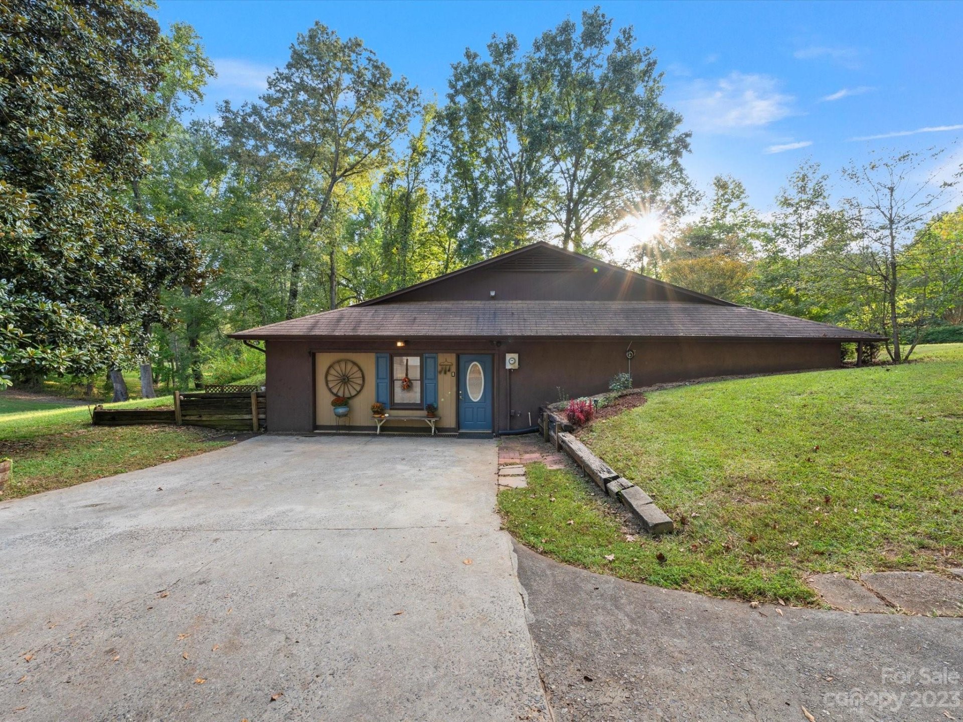 2807 Dogwood Circle