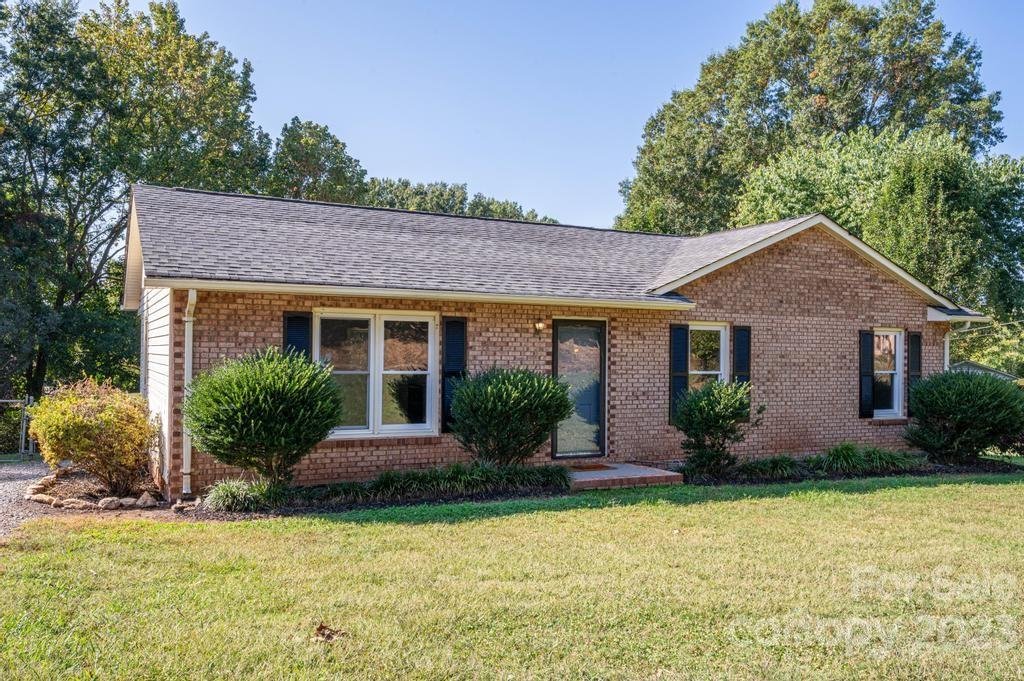 Property image 1 at 804 S Laurel Street, Lincolnton, NC 28092