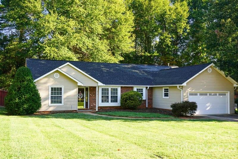 Property image 1 at 211 31st Avenue Court, Hickory, NC 28601