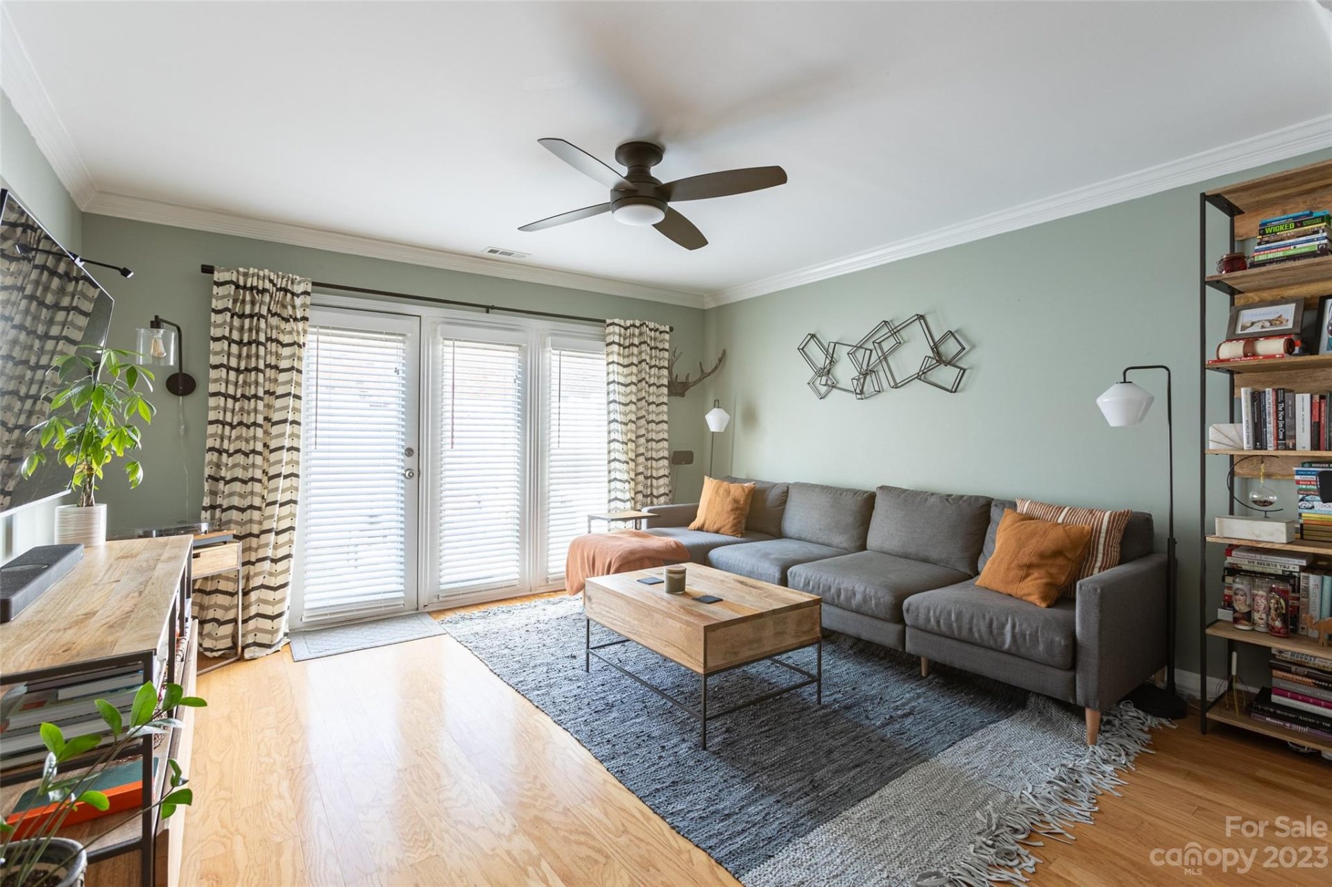 1218 Green Oaks Lane