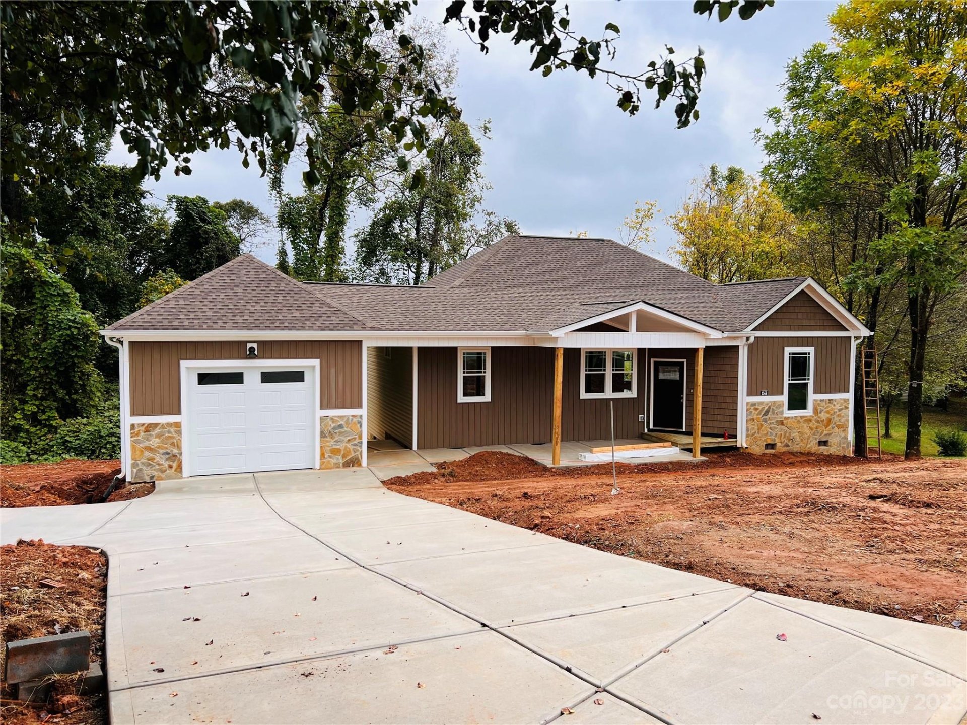 Property image 1 at 1568 Farmington Hills Drive, Conover, NC 28613