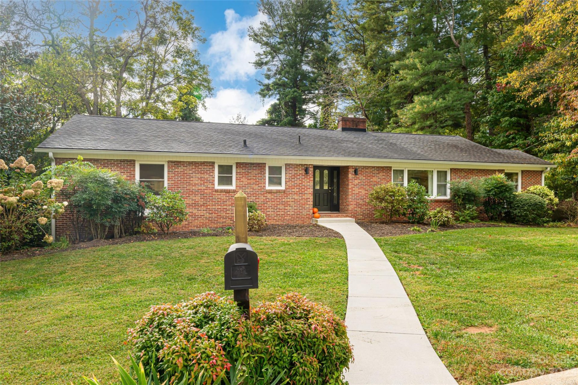 4 S Oak Forest Drive