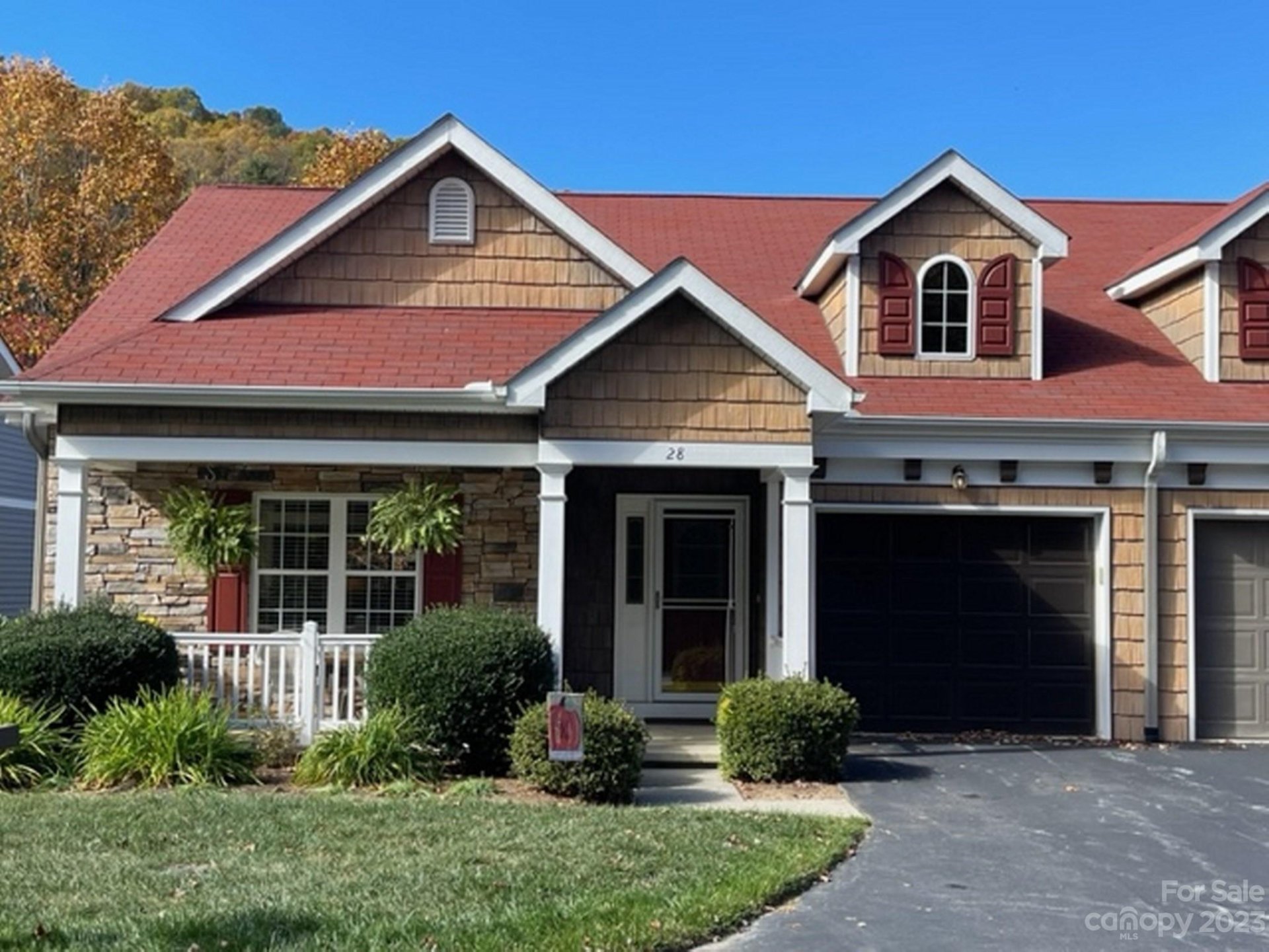 Property image 1 at 28 Old Creek Lane, Hendersonville, NC 28739