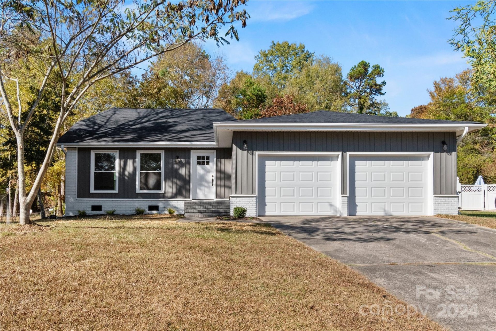 Property image 1 at 1427 Fox Run Drive, Charlotte, NC 28212