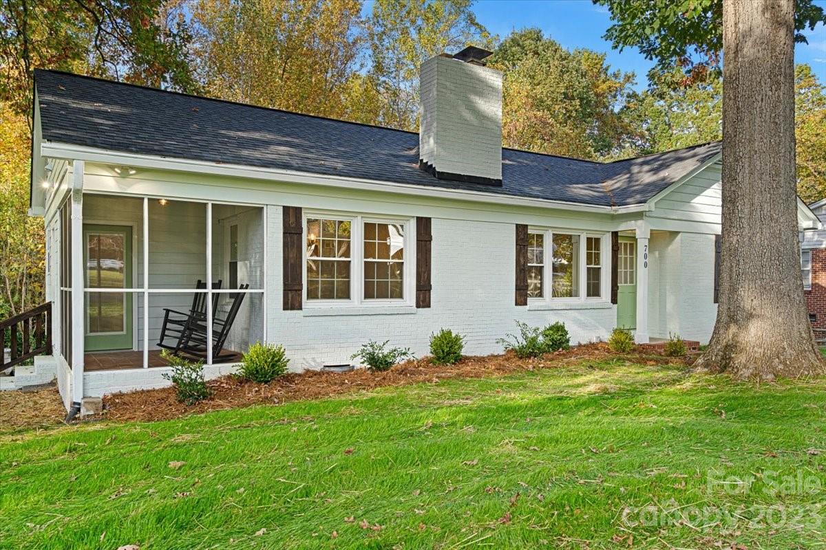 Property image 1 at 700 Crestwood Avenue, Gastonia, NC 28054