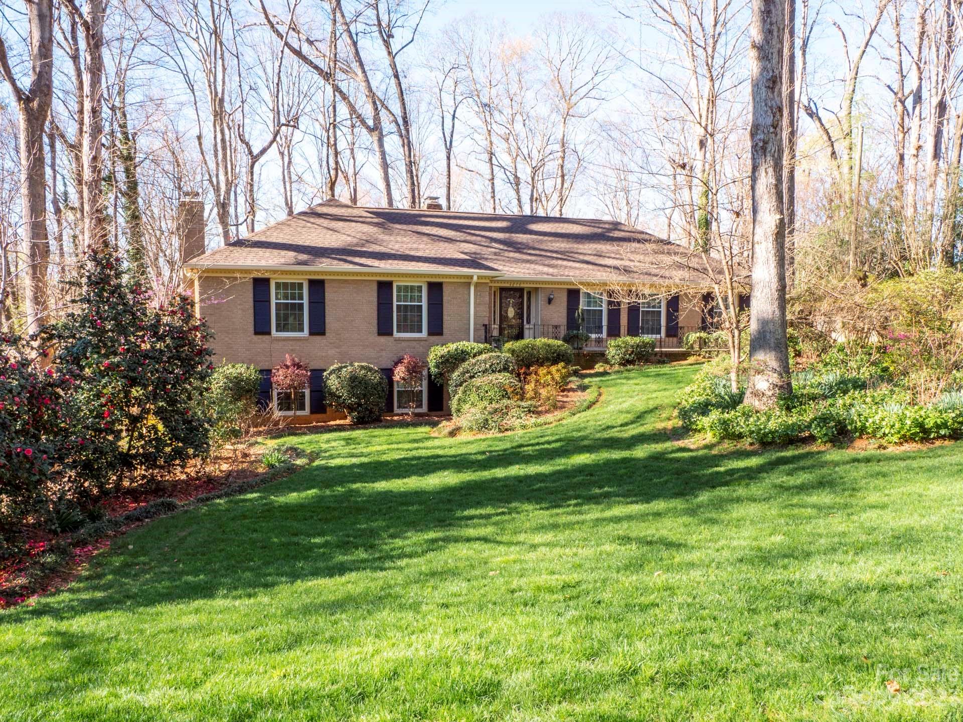 Property image 1 at 4015 Oldfield Road, Charlotte, NC 28226