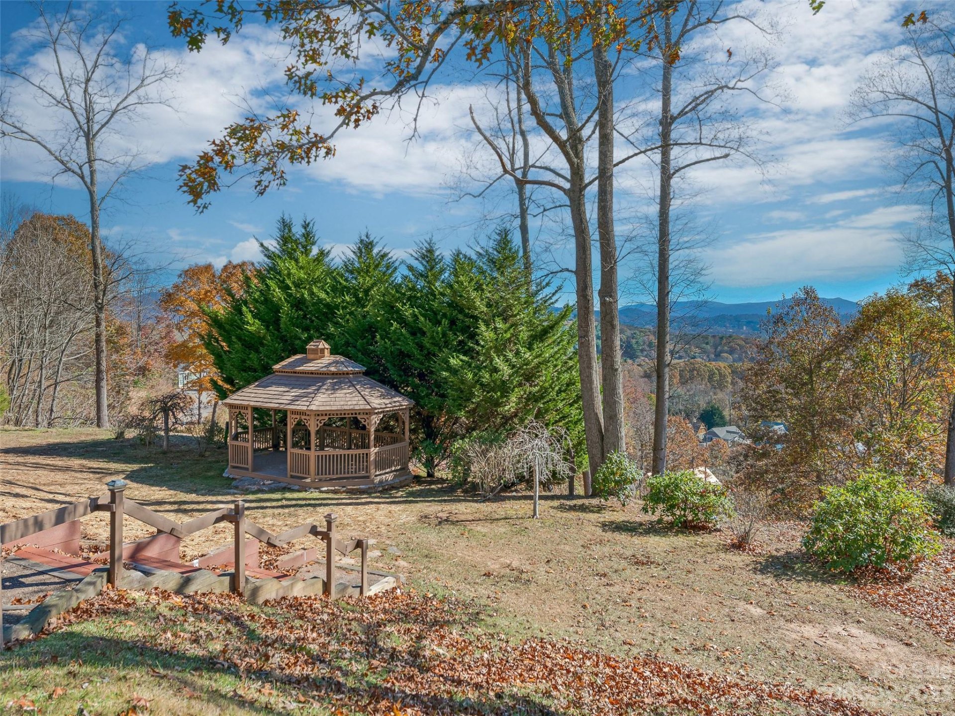Property image 4 at 4 Chimney Crest Drive, Asheville, NC 28806