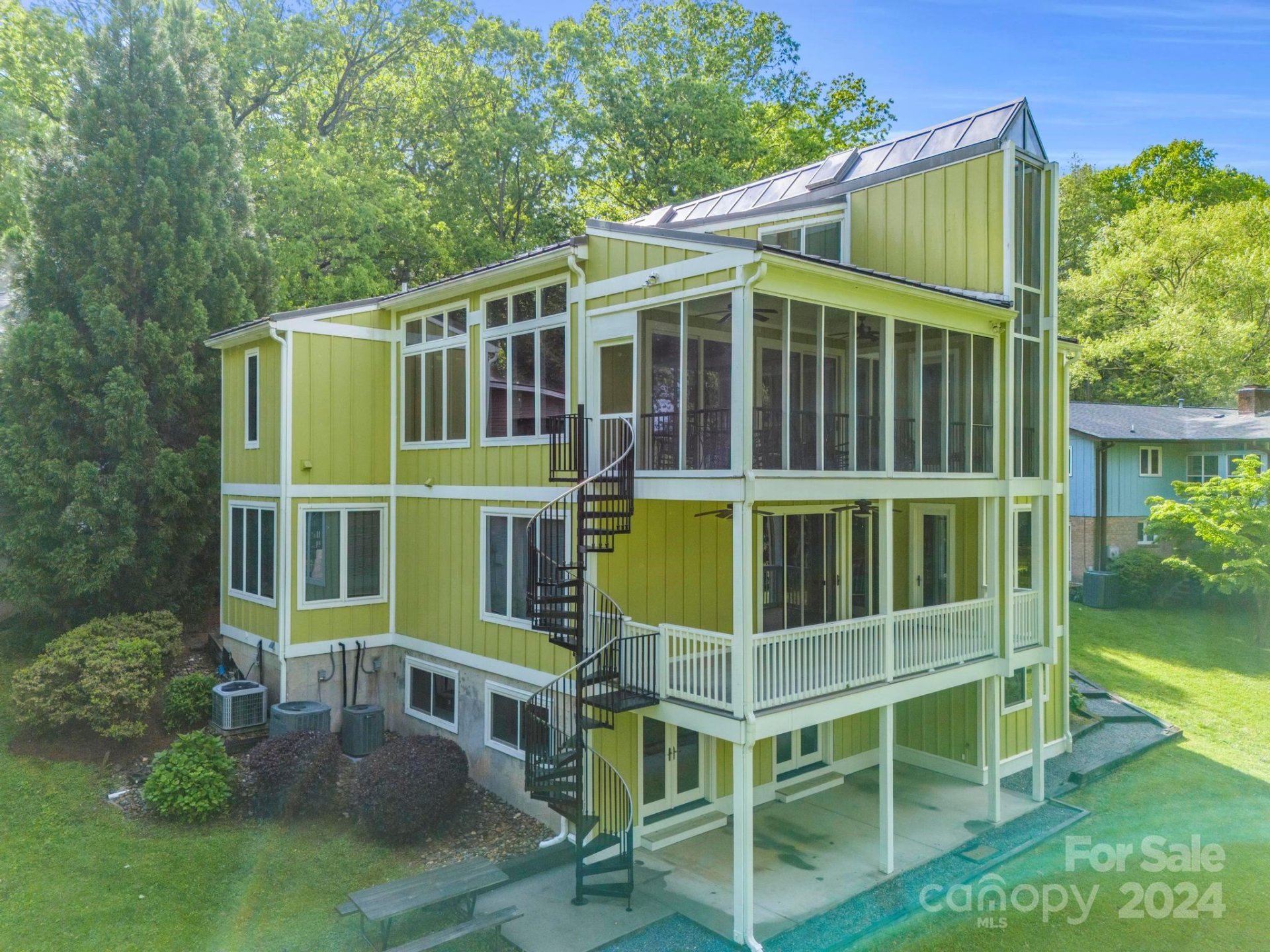 Bonclarken, Flat Rock Community