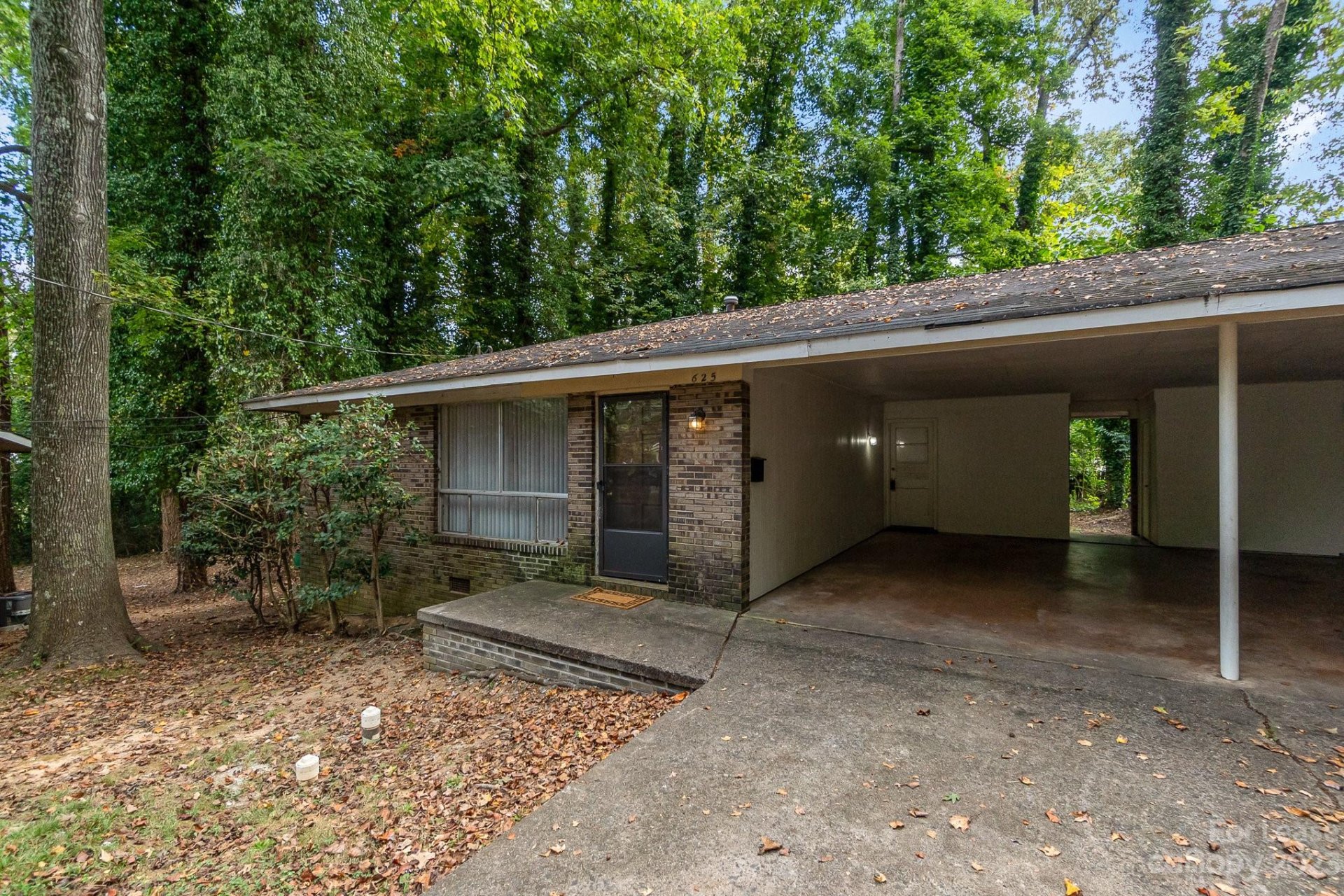 Property image 1 at 625 Blendwood Drive, Charlotte, NC 28215