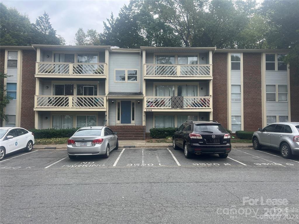 Property image 1 at 9520 Shannon Green Drive, Charlotte, NC 28213