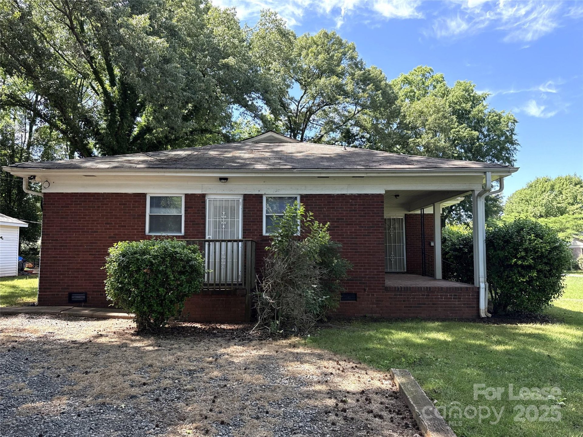 Property image 3 at 2002 Weststone Drive, Charlotte, NC 28208