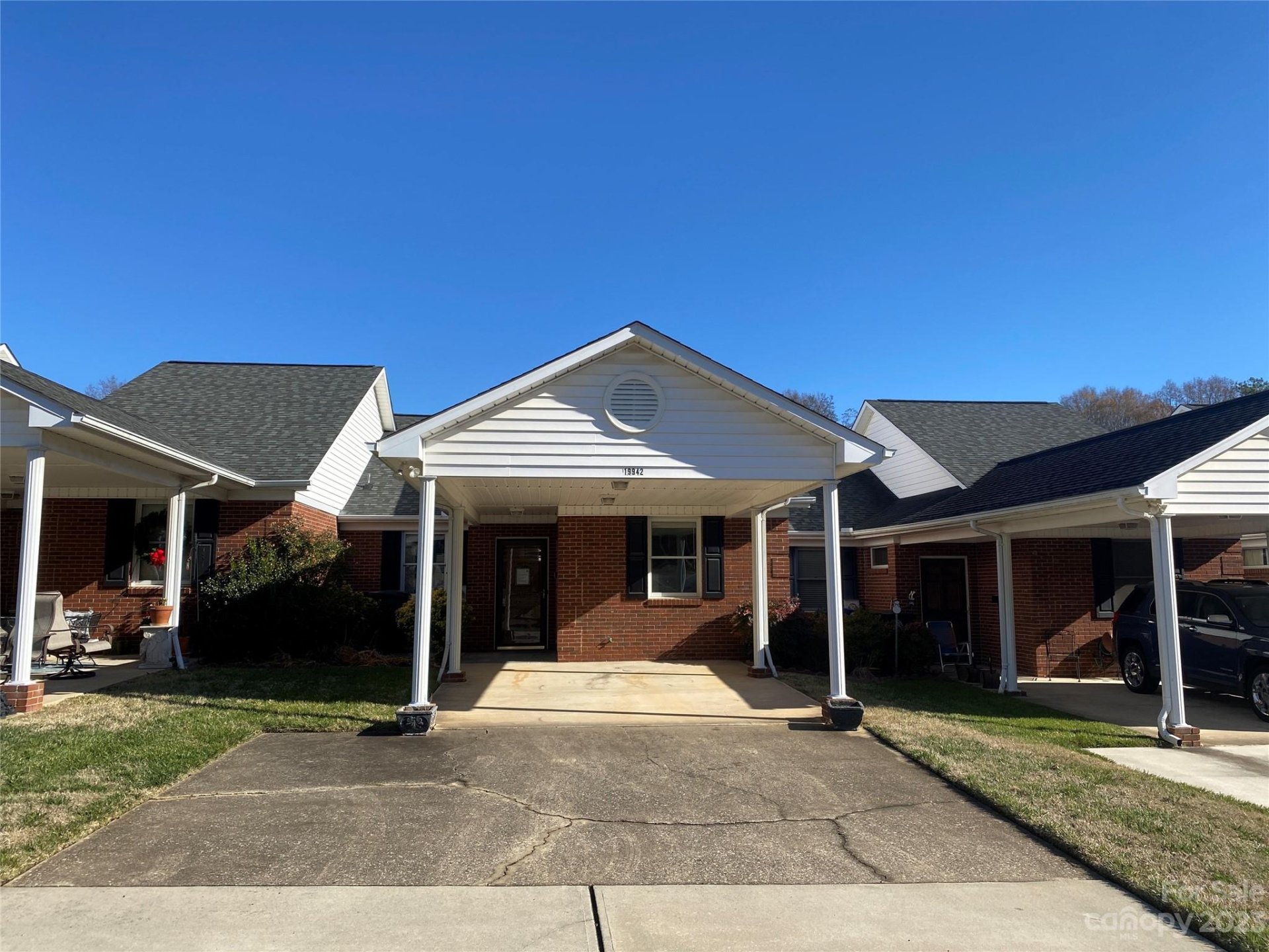 19942 Oak Leaf Circle