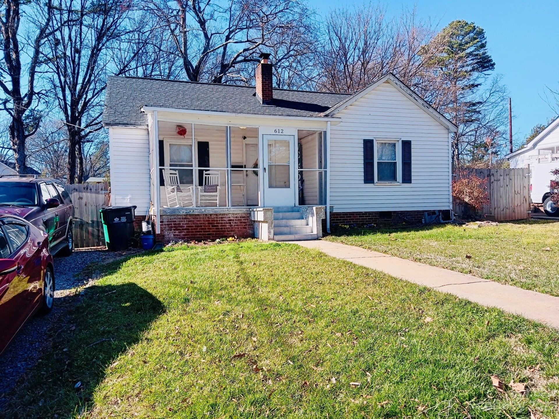 612 Robertson Avenue