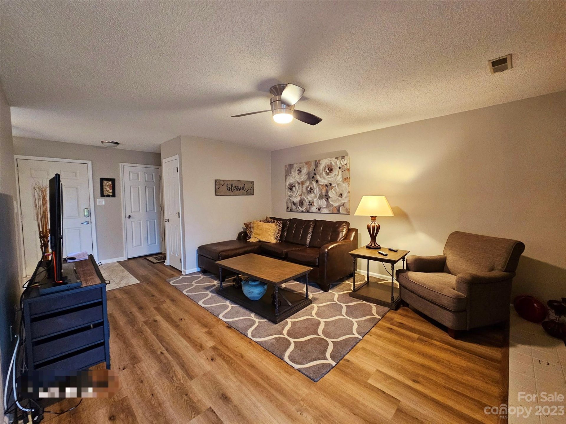 9256 Kings Canyon Drive