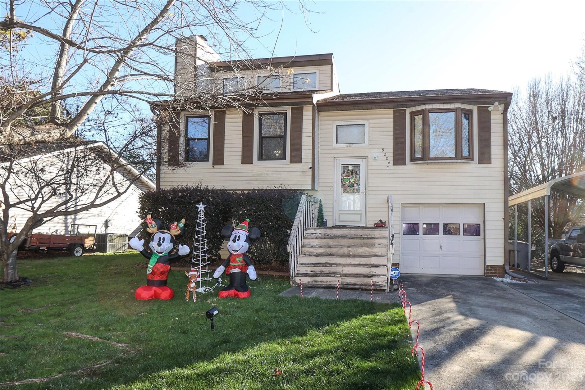 5206 Rolling Oak Lane