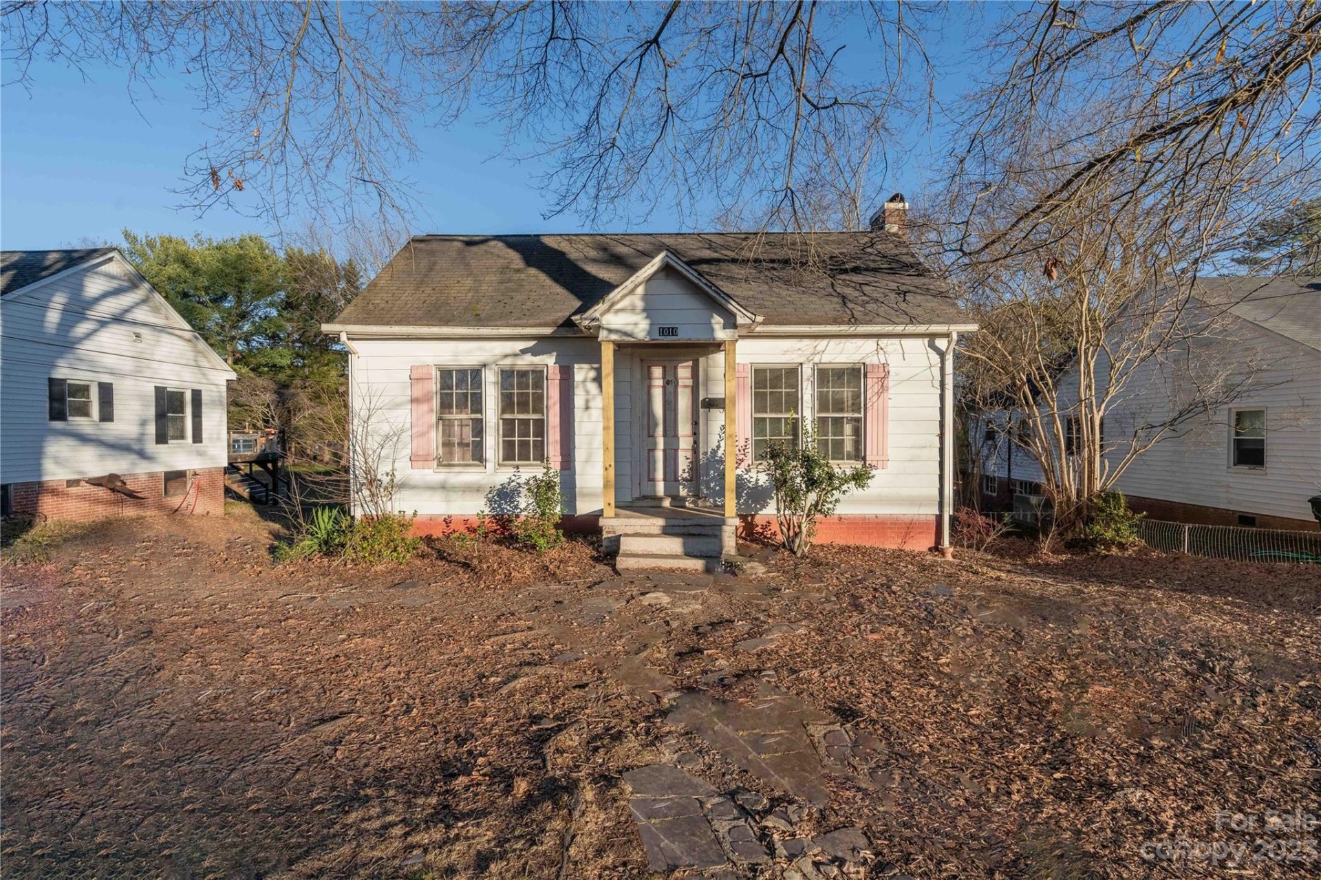 Property image 1 at 1010 4th Street Drive, Hickory, NC 28601