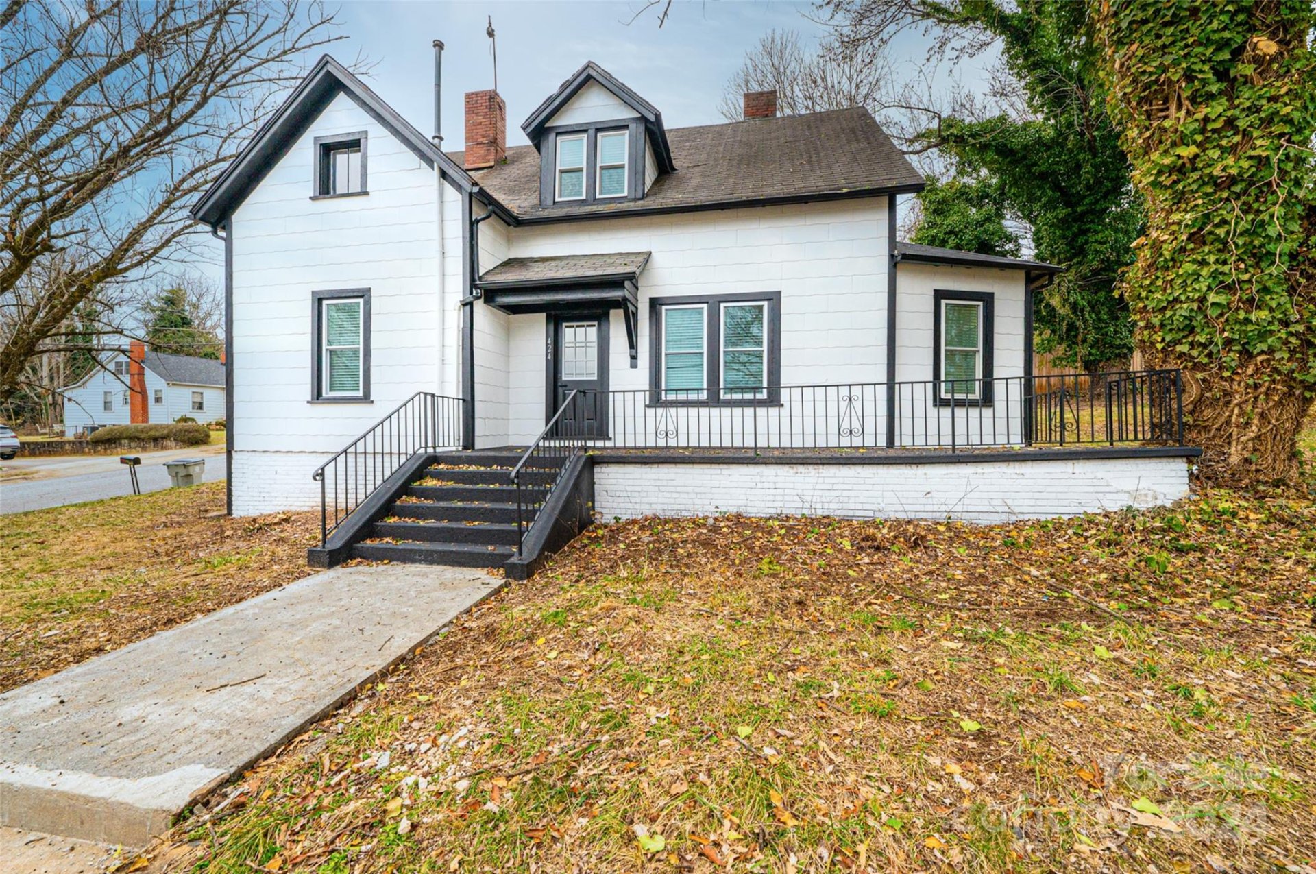 Property image 1 at 424 Main Street, Lenoir, NC 28645