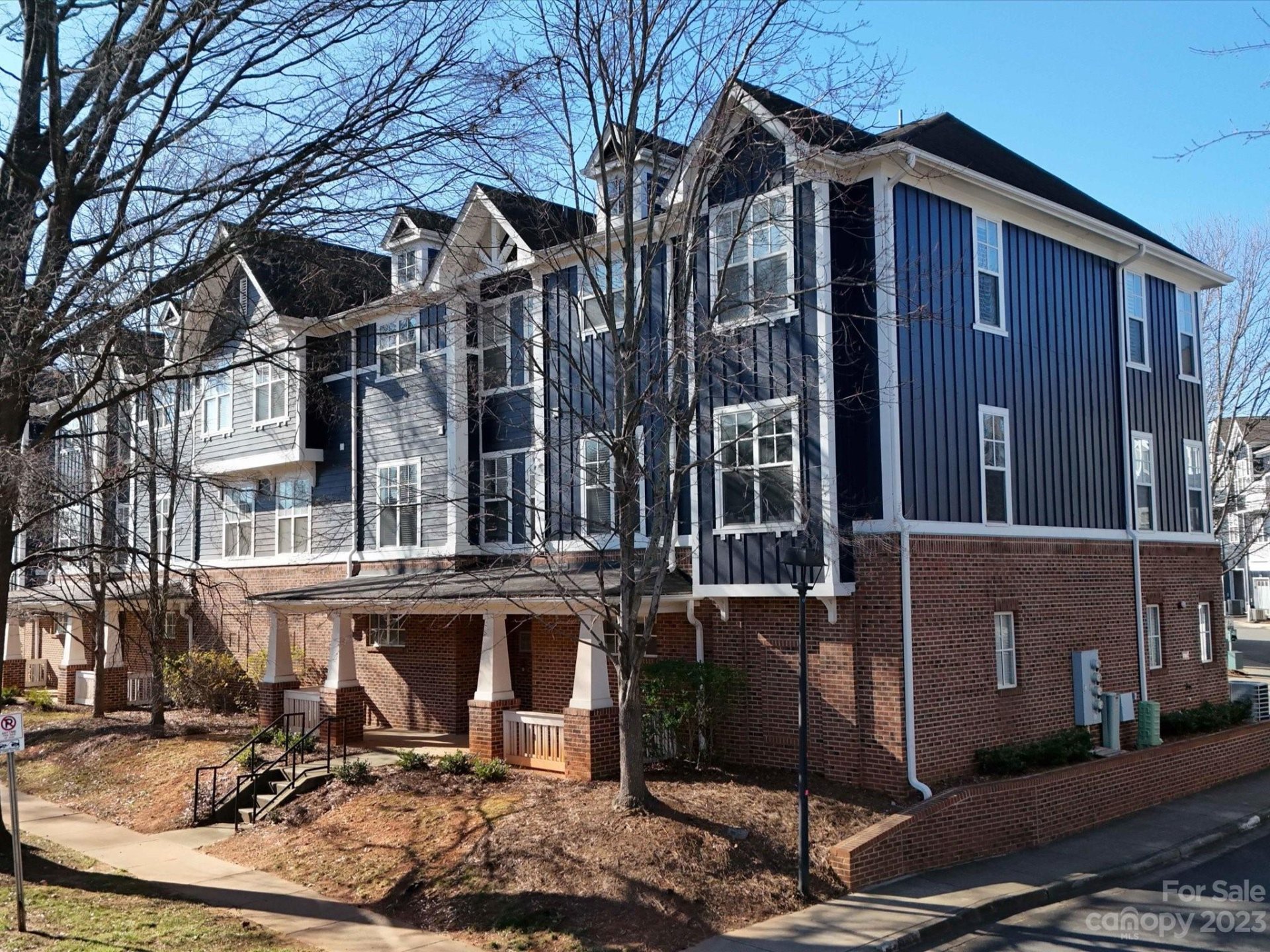 1517 Walnut View Drive