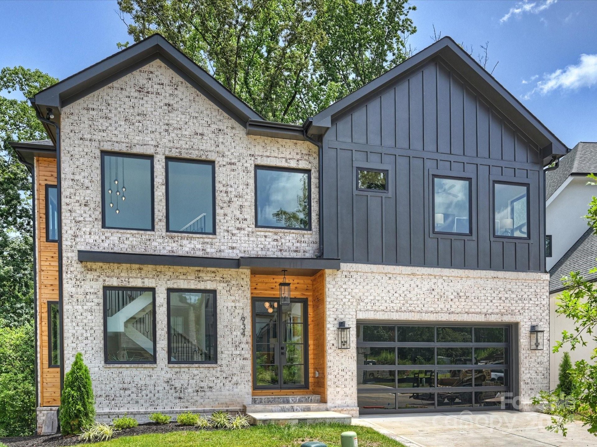 Property image 1 at 934 Laurel Creek Lane, Charlotte, NC 28211