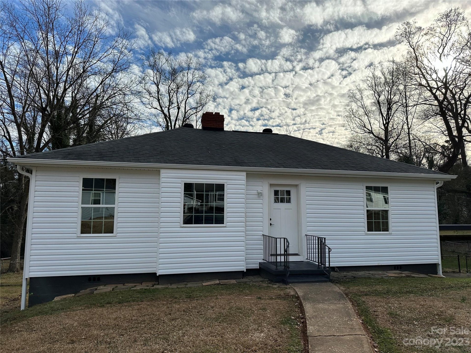 Property image 1 at 2571 Brentwood Place, Charlotte, NC 28208