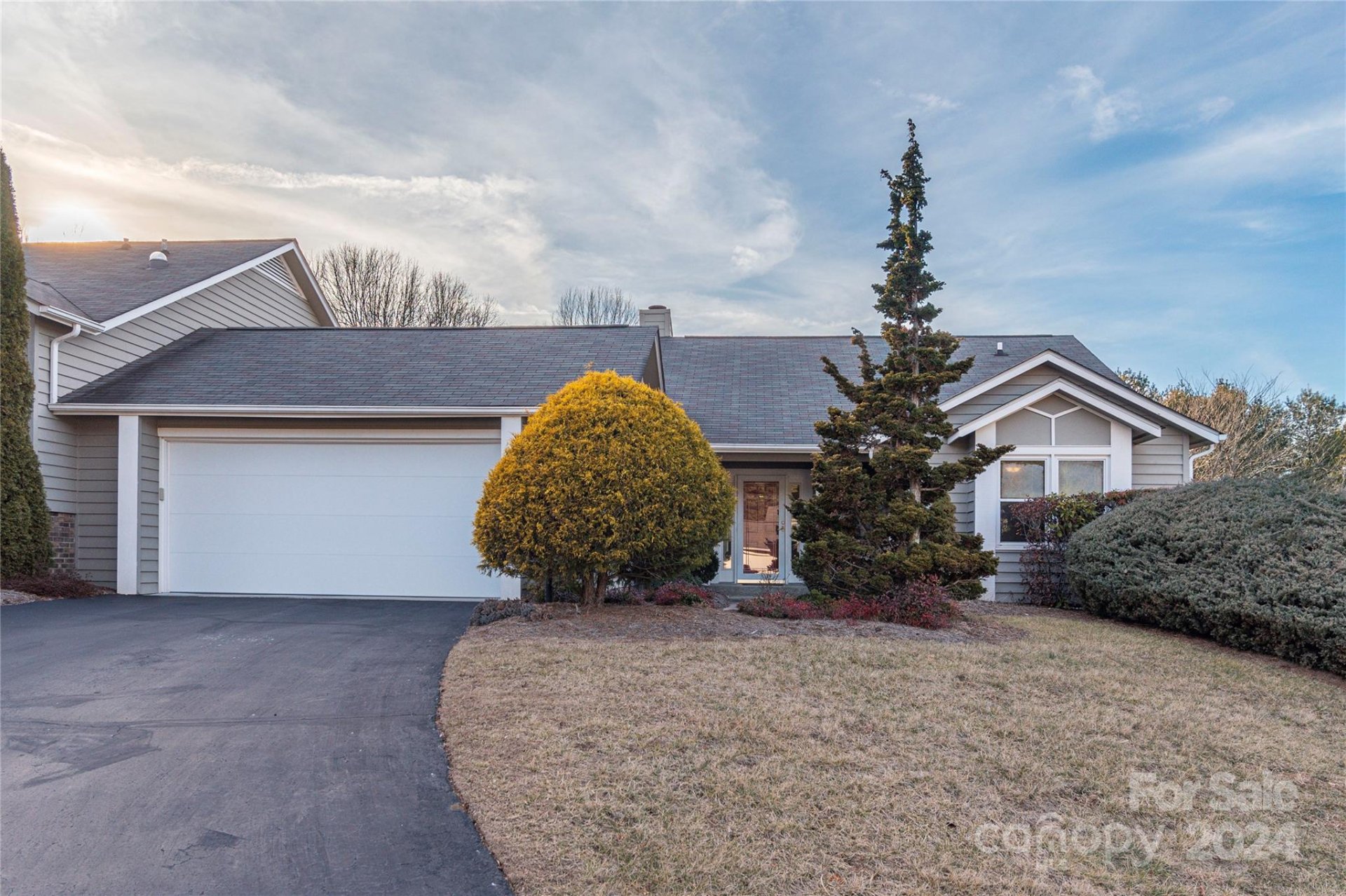 Property image 3 at 40 Cedarcliff Circle, Asheville, NC 28803
