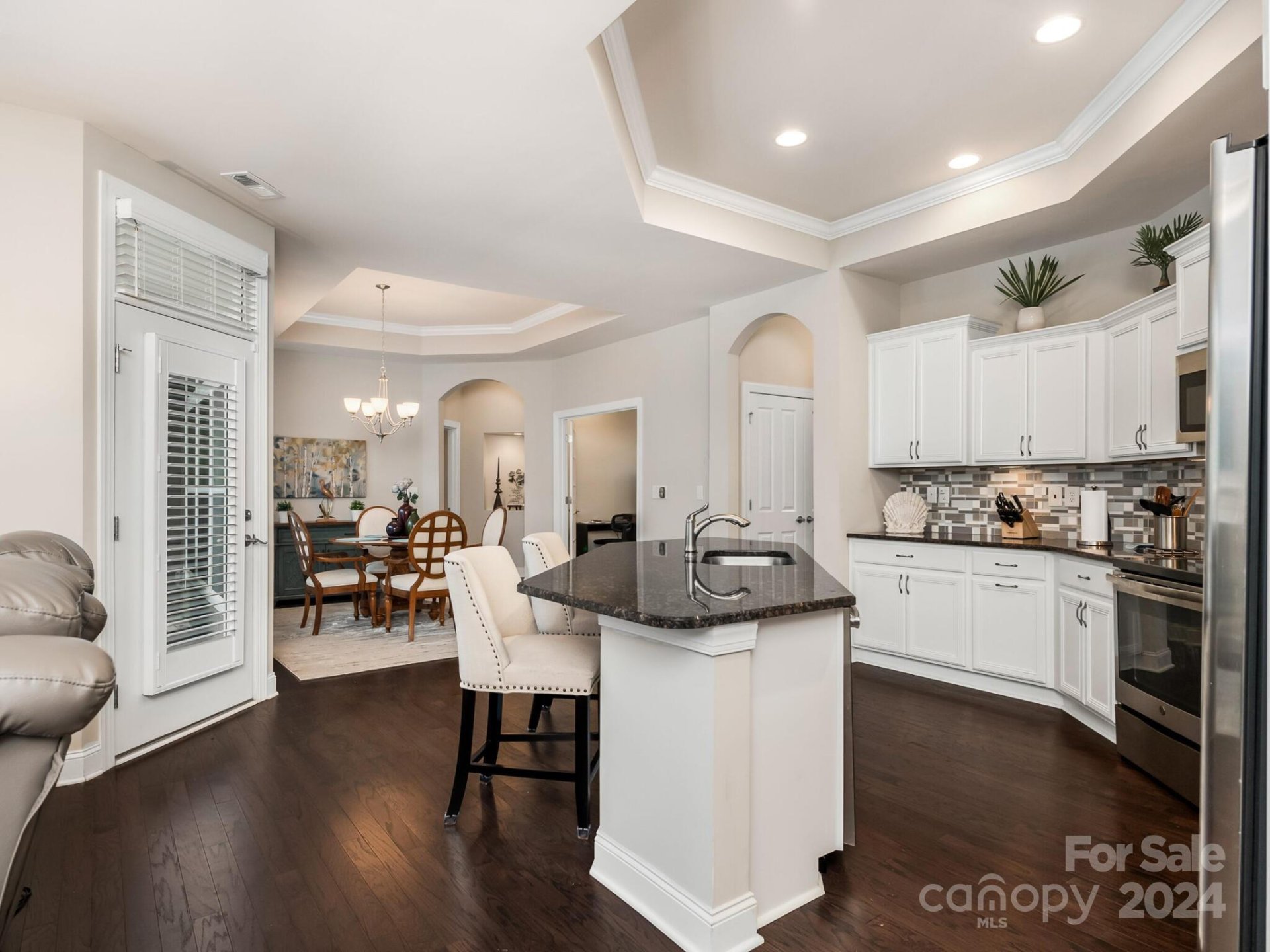 16203 Lakeside Loop Lane