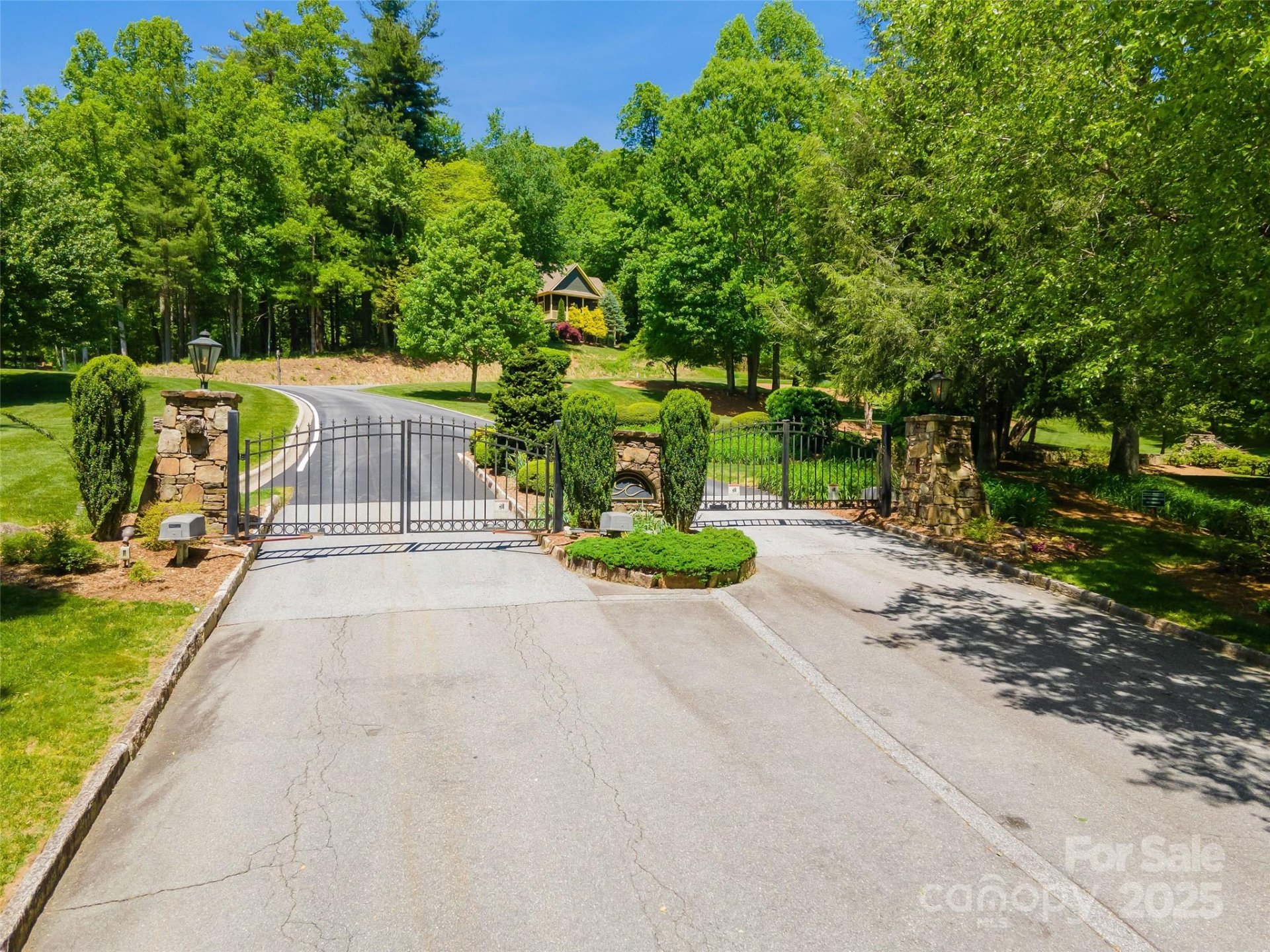 Property image 5 at 98 Flameleaf Lane, Hendersonville, NC 28739