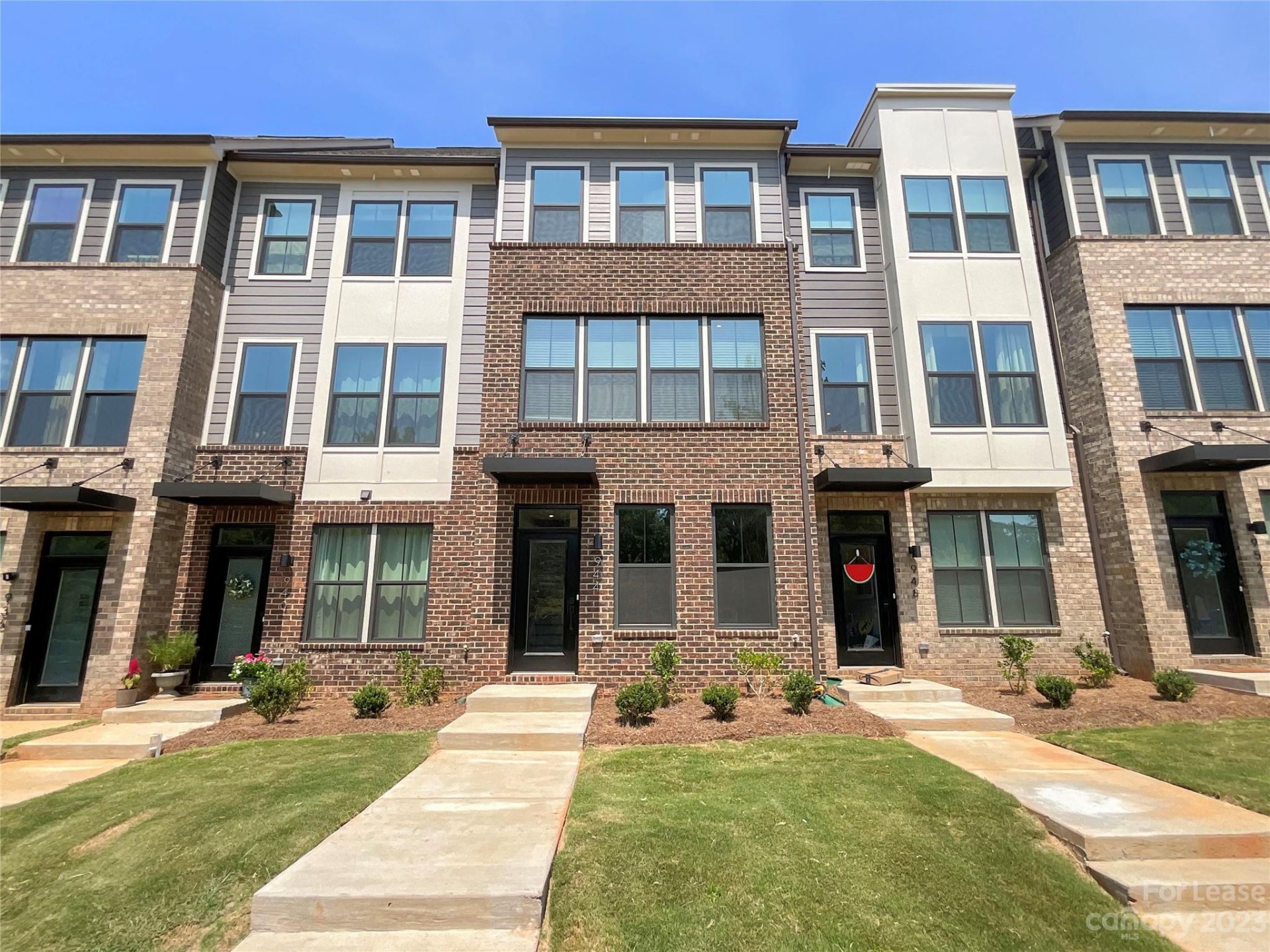 Property image 1 at 944 Broad River Lane, Charlotte, NC 28211