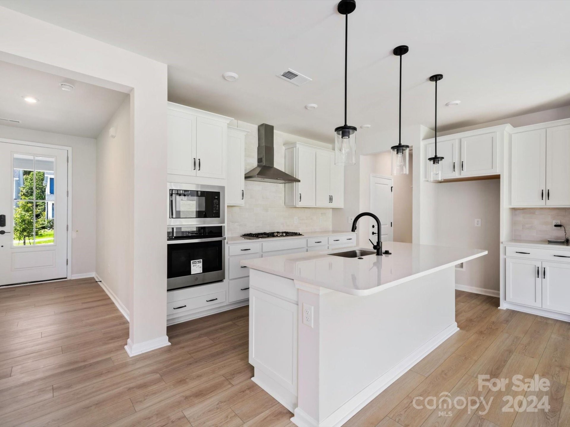 Property image 2 at 122 Hadley Court, Mooresville, NC 28115