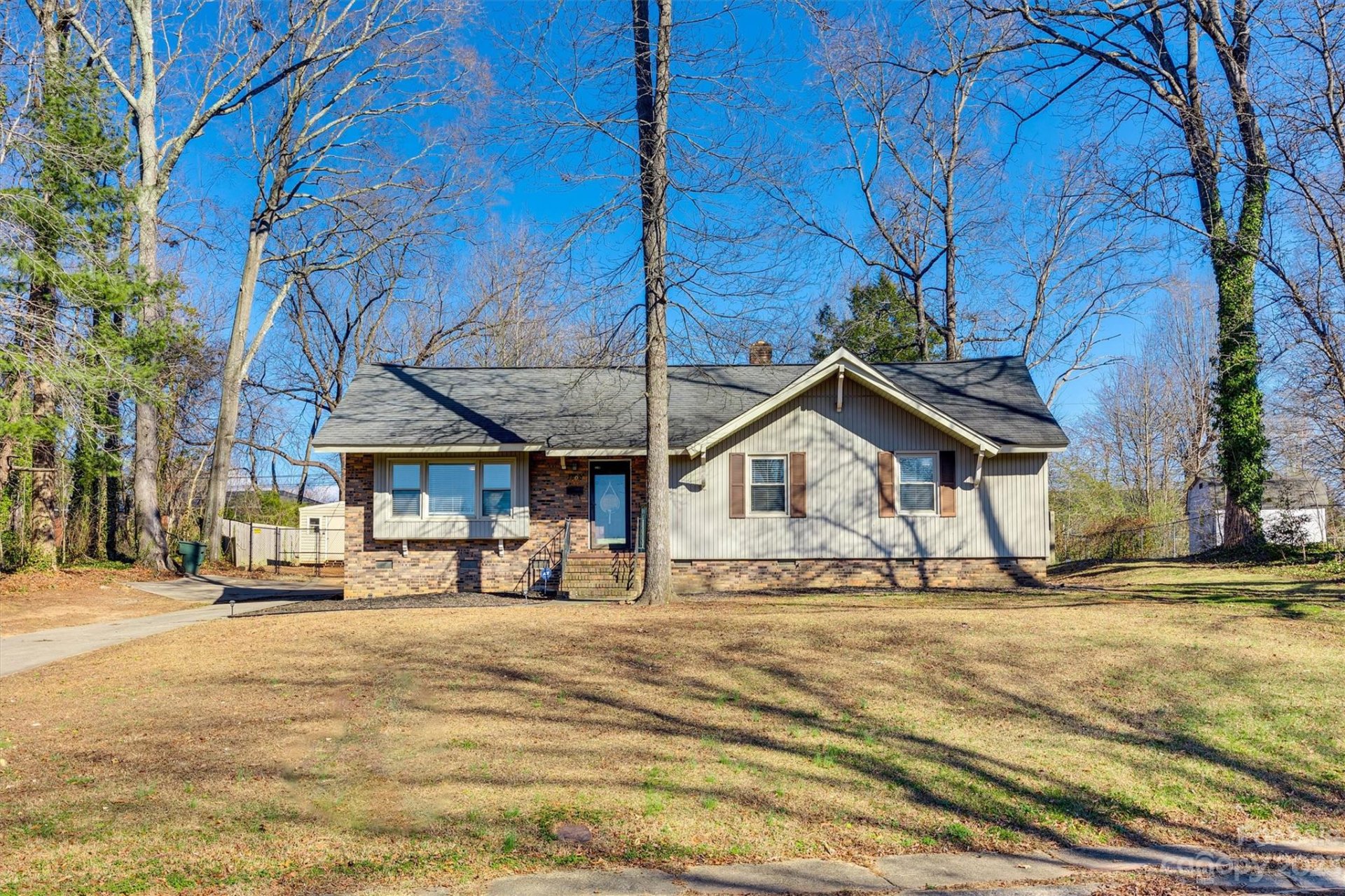 Property image 1 at 1500 Anthony Drive, Gastonia, NC 28052