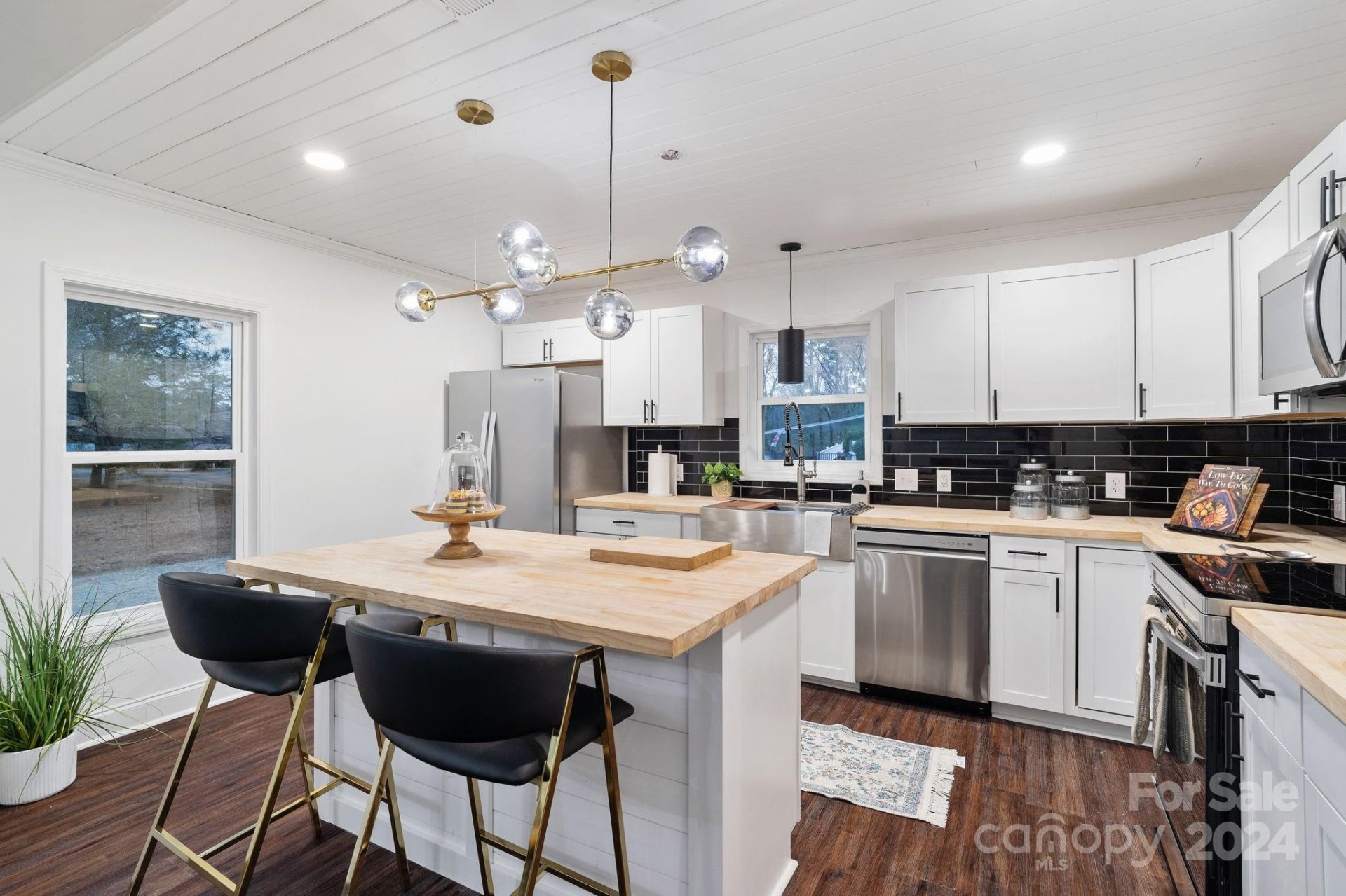 1091 Christopher Circle