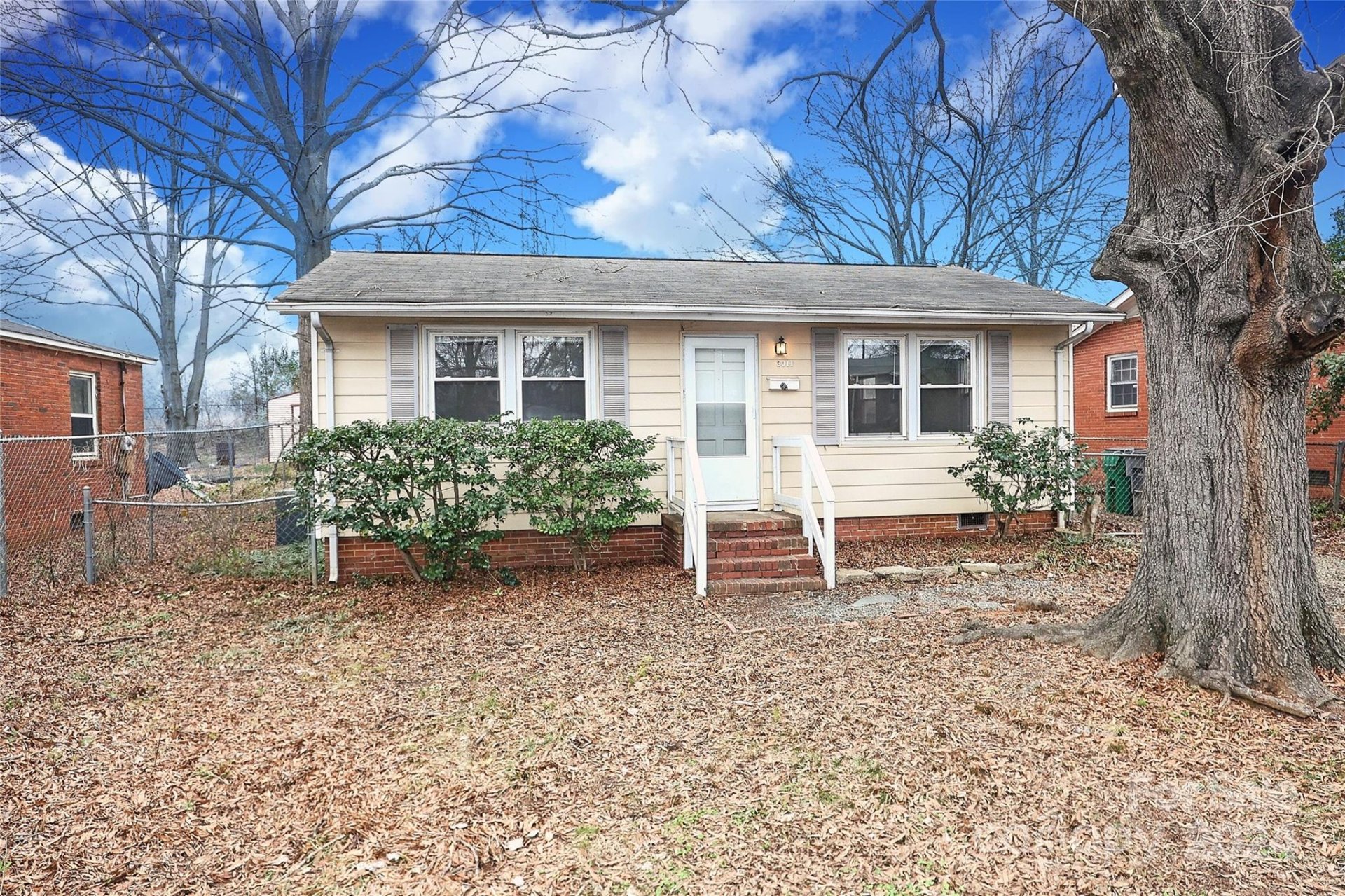 Property image 1 at 3011 Coronet Way, Charlotte, NC 28208