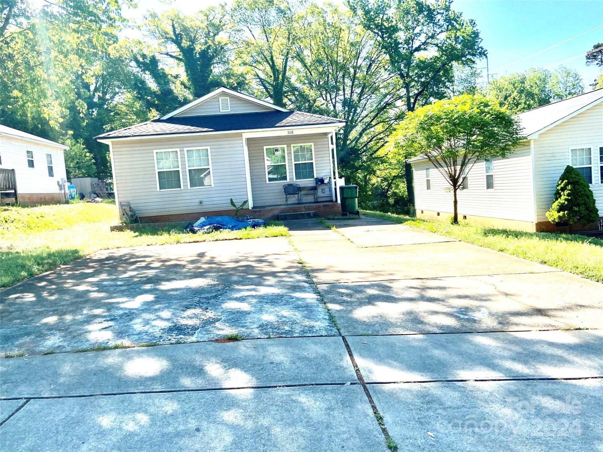 Property image 1 at 308 Honeywood Avenue, Charlotte, NC 28216