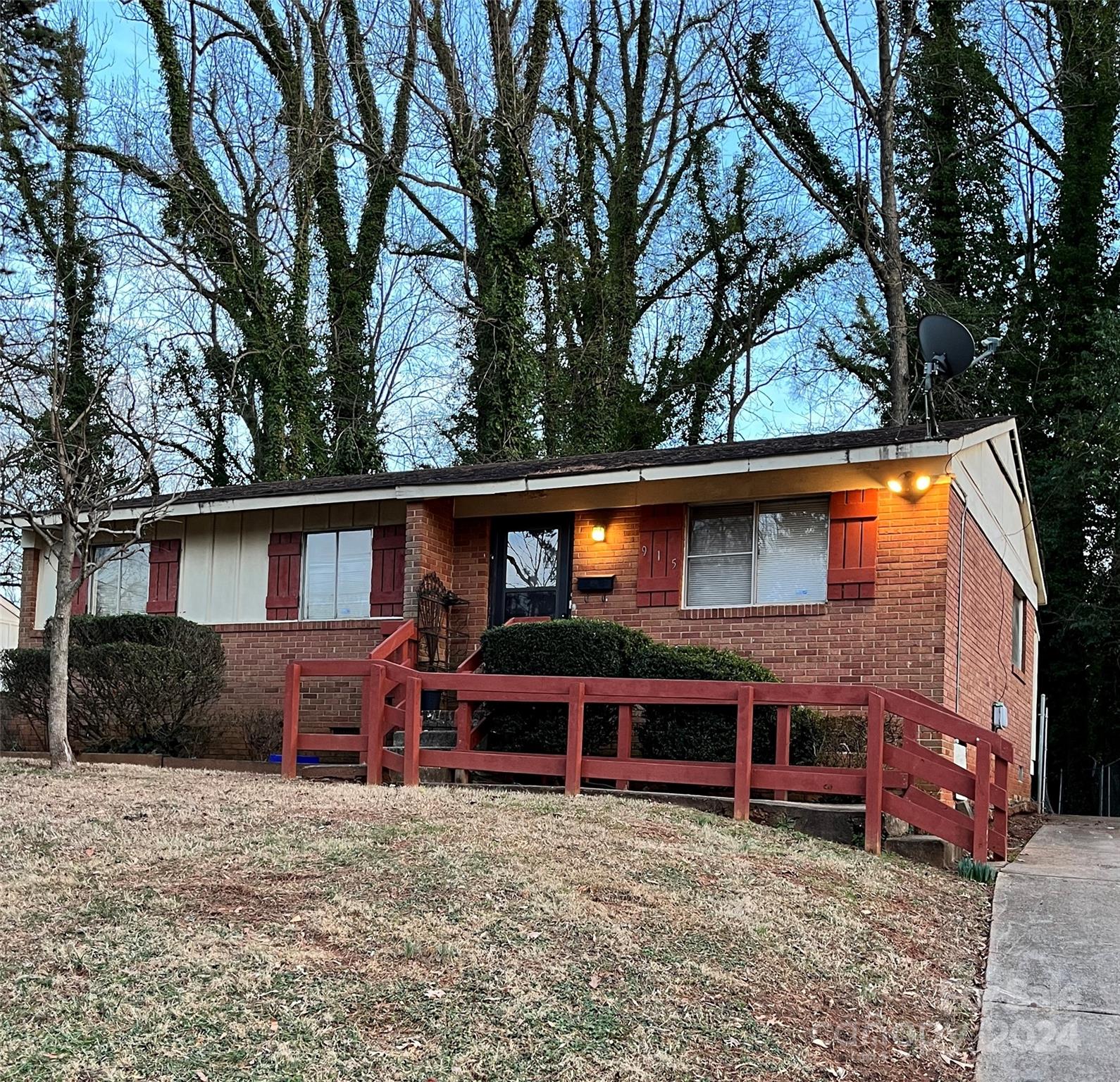 Property image 1 at 915 Yellowstone Drive, Charlotte, NC 28208